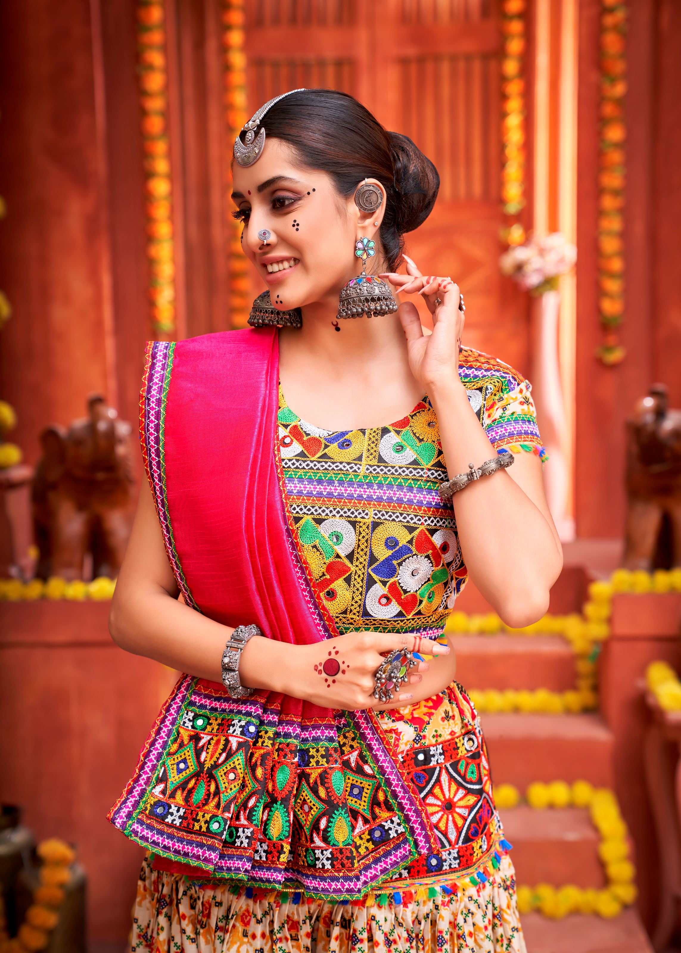 Cream And Pink Navratri Chaniya Choli With Gamthi Work And Pattola Print With Mirror Work