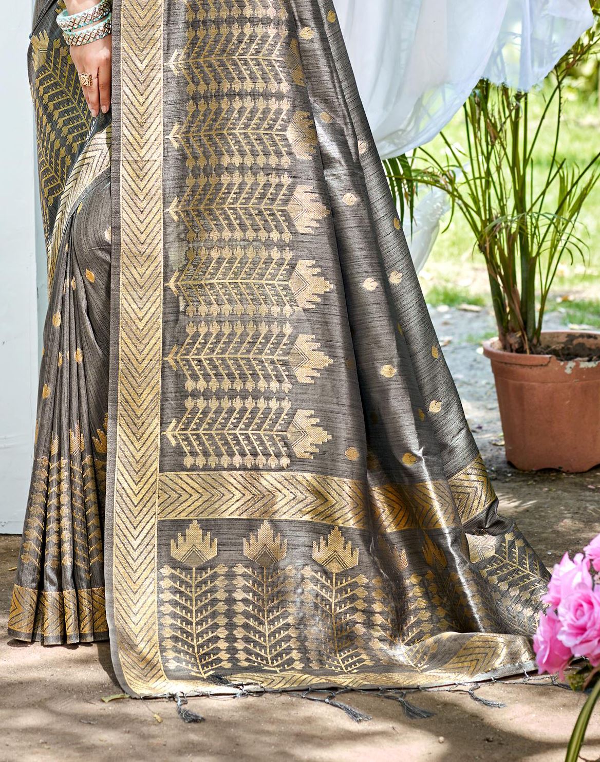 Grey Assam Silk Saree With Classic Drape and Refined Beauty