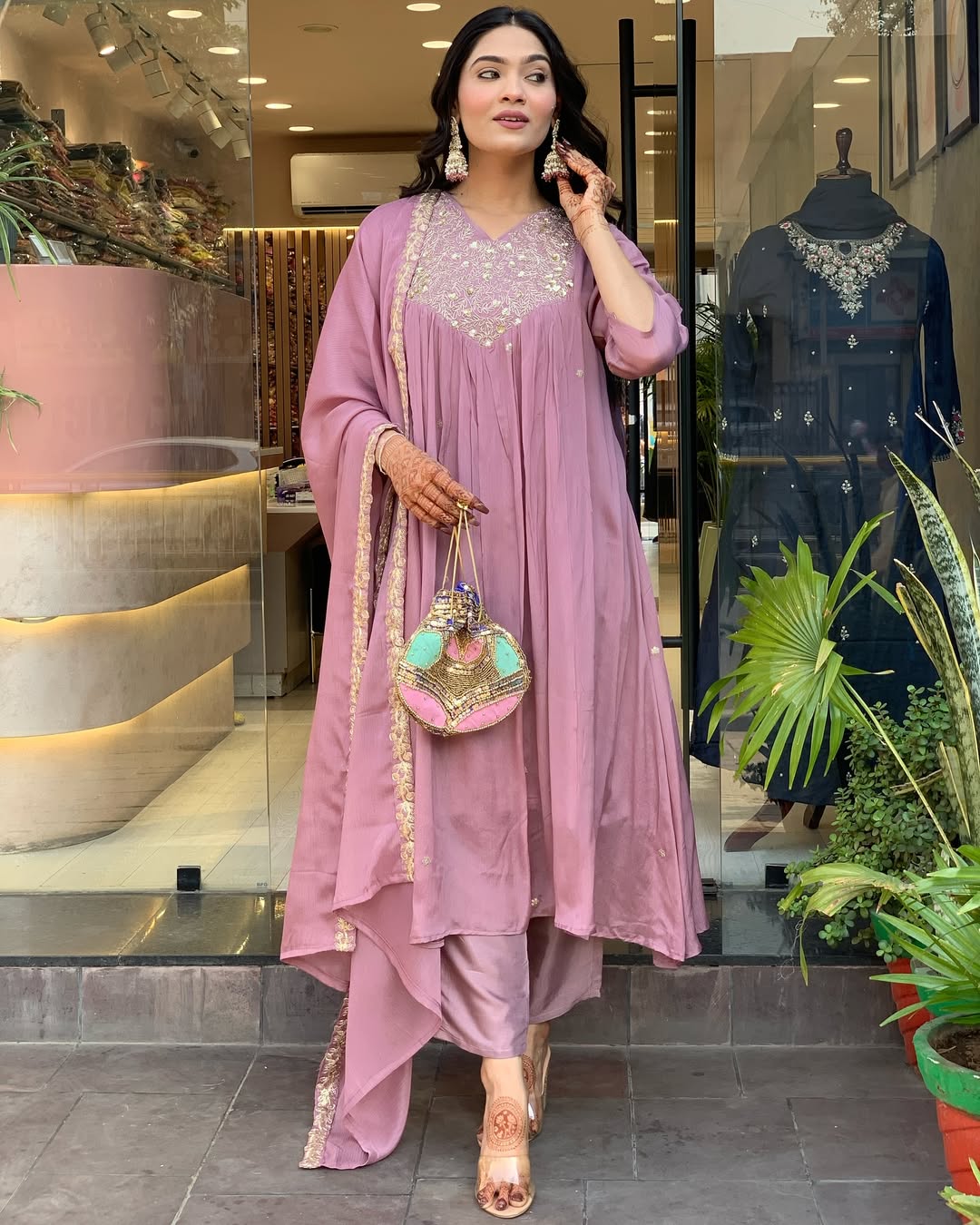 Baby Pink Chinon Kurta Pant Set With Heavy Thread Embroidery Work
