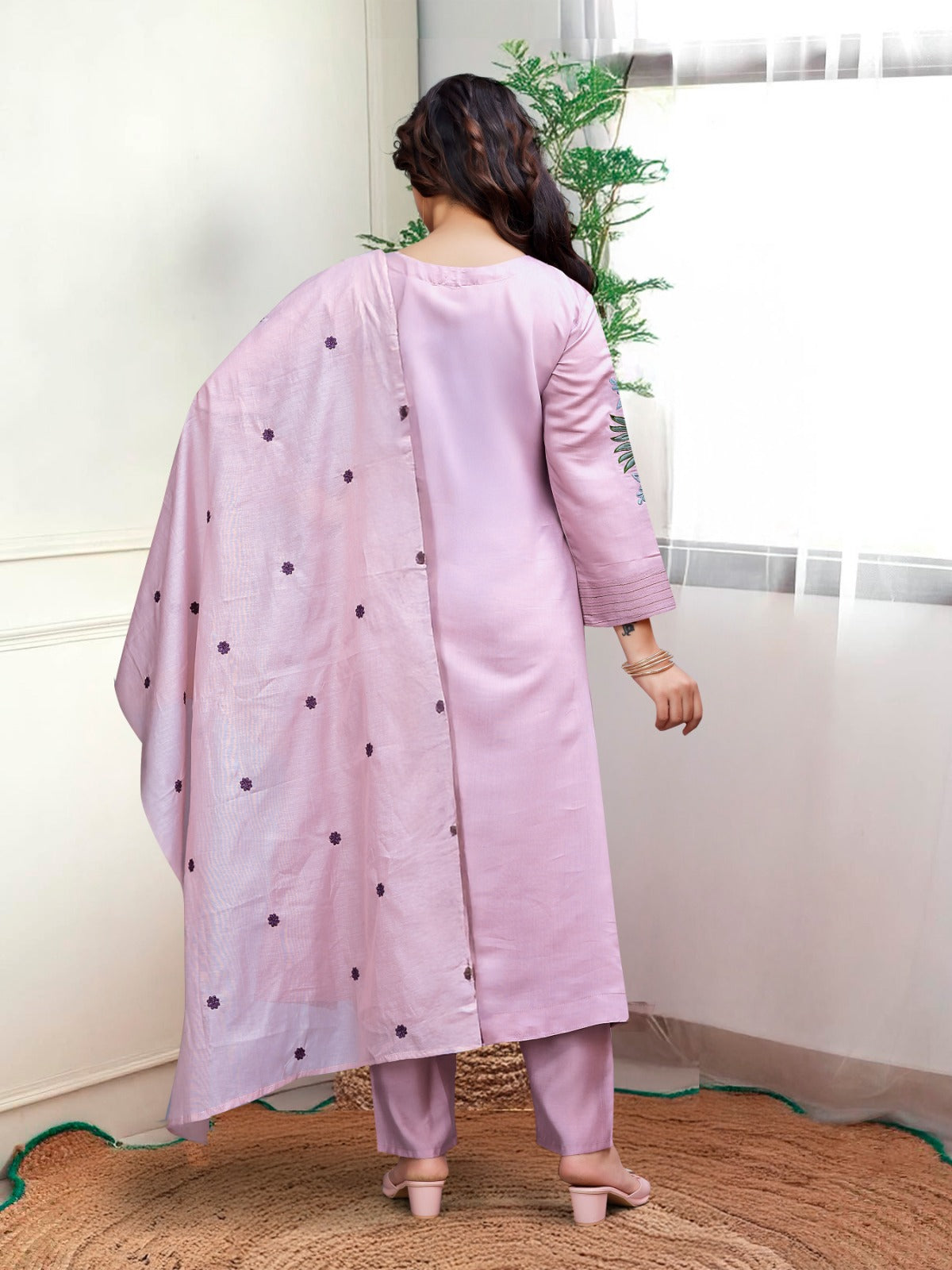 Baby Pink Kurta Pant Set With Heavy Thread Embroidery Work
