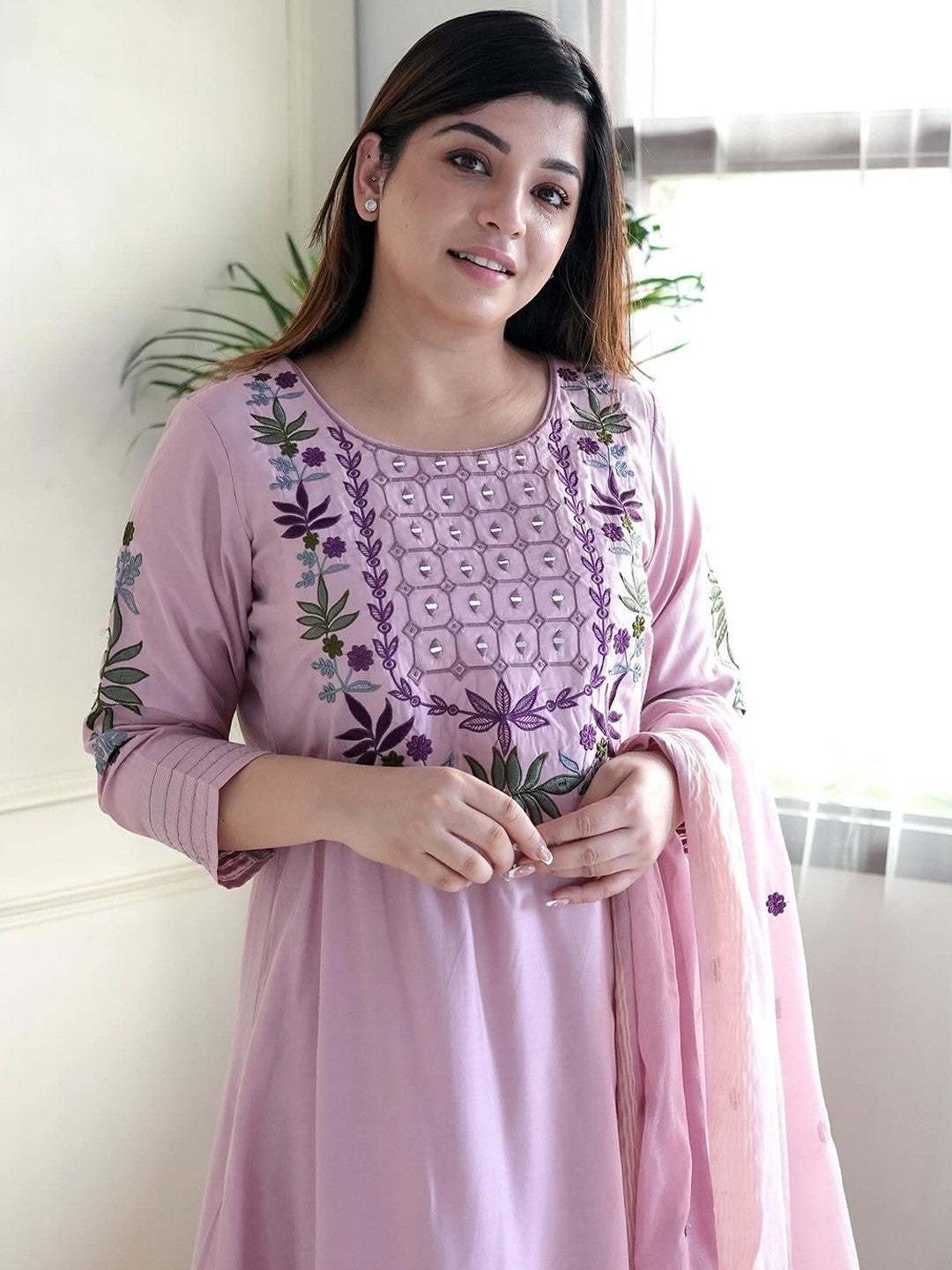 Baby Pink Kurta Pant Set With Heavy Thread Embroidery Work