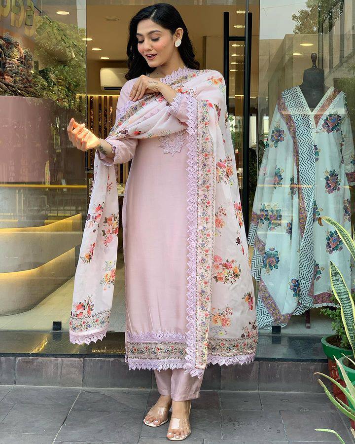 Baby Pink Viscose Chanderi Kurta Pant With Embroidery Work And Printed Dupatta