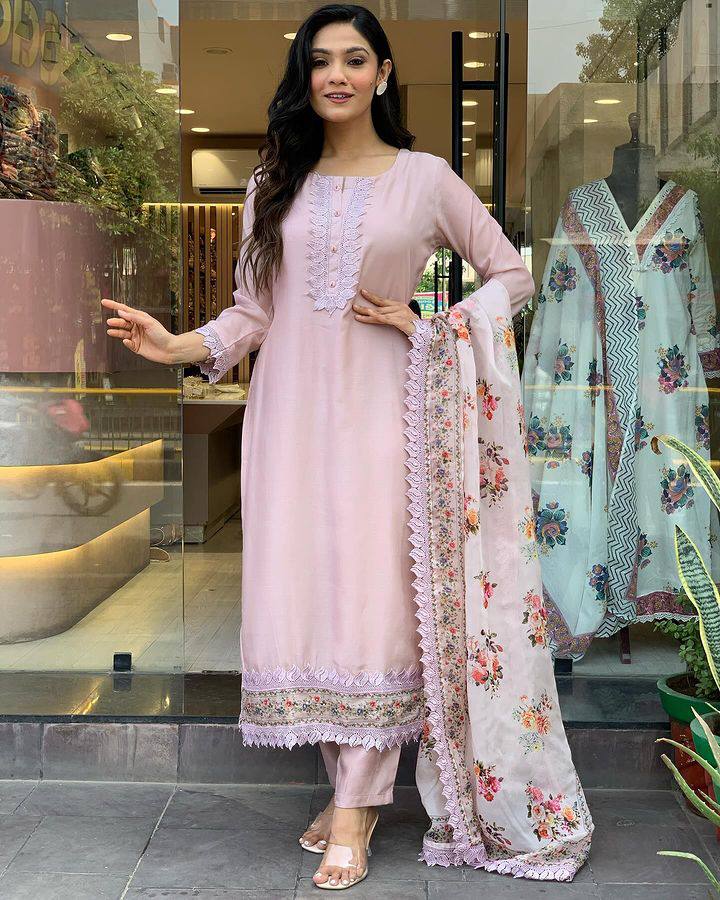 Baby Pink Viscose Chanderi Kurta Pant With Embroidery Work And Printed Dupatta