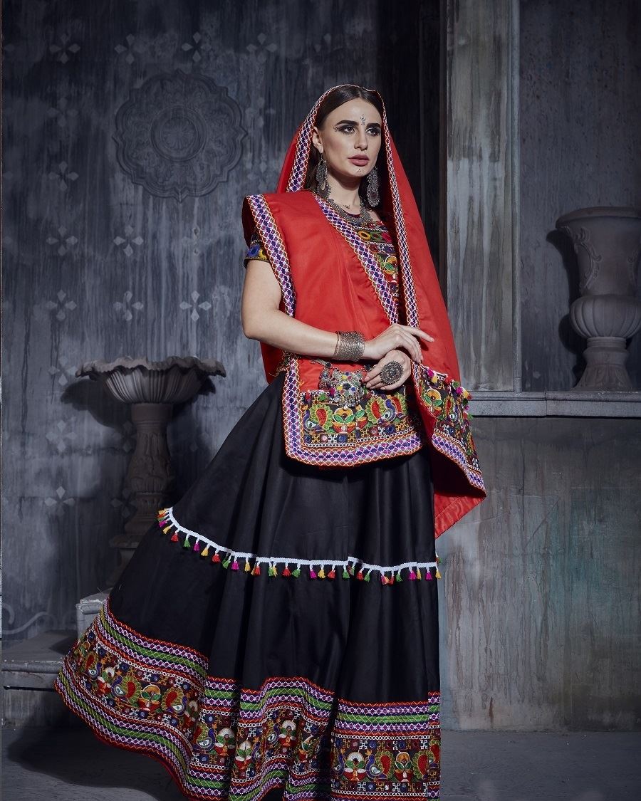 Black And Red Navratri Chaniya Choli With Gamthi Work And Lace Work