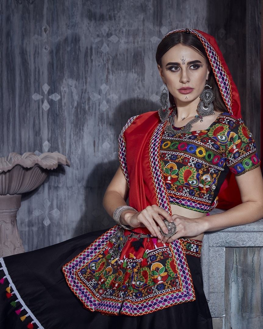 Black And Red Navratri Chaniya Choli With Gamthi Work And Lace Work