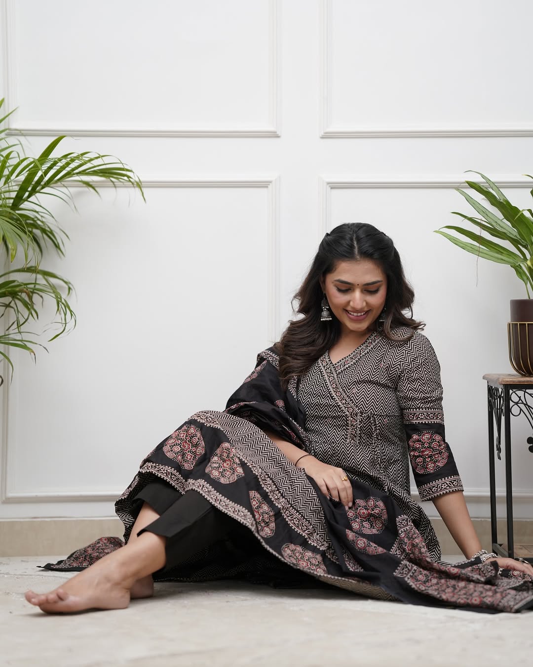 Black Cotton Blend Kurta Pant with Print With Thread Embroidery Work