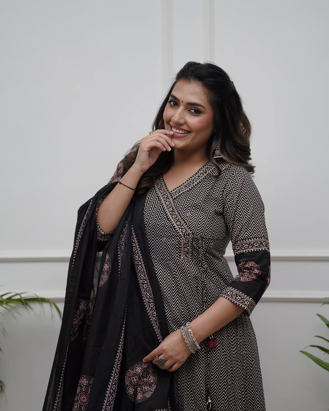 Black Cotton Blend Kurta Pant with Print With Thread Embroidery Work