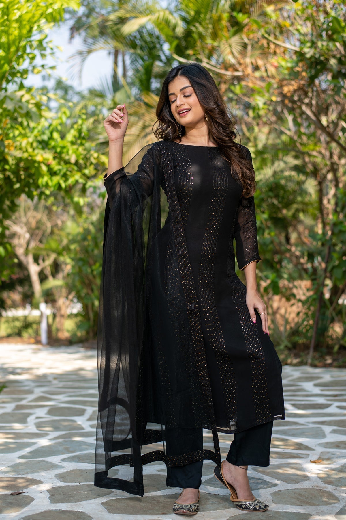 Black Faux Georgette Kurta Pant Set With Thread Embroidered With Sequins Work