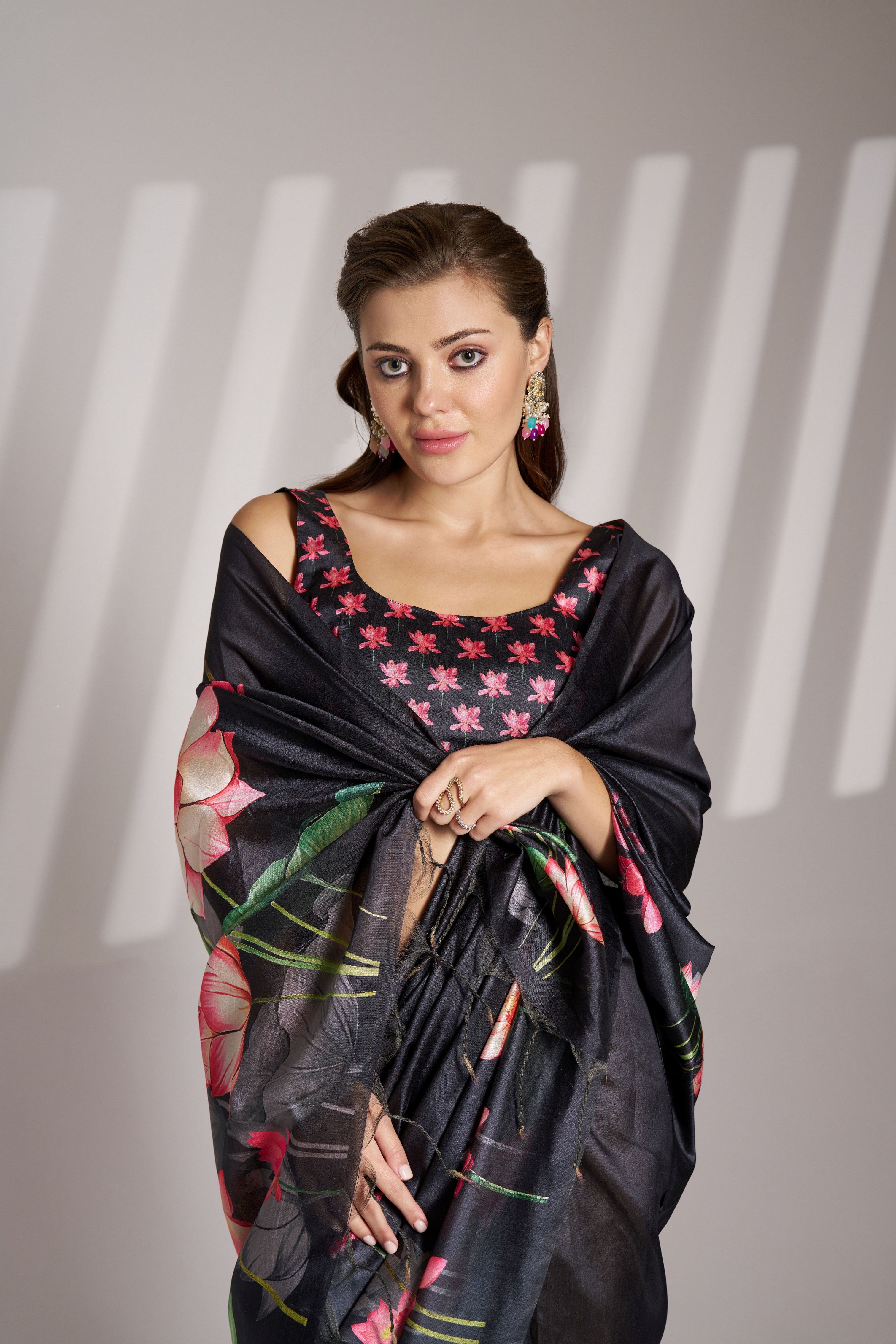 Black Glamorous Partywear Linen Bollywood Saree