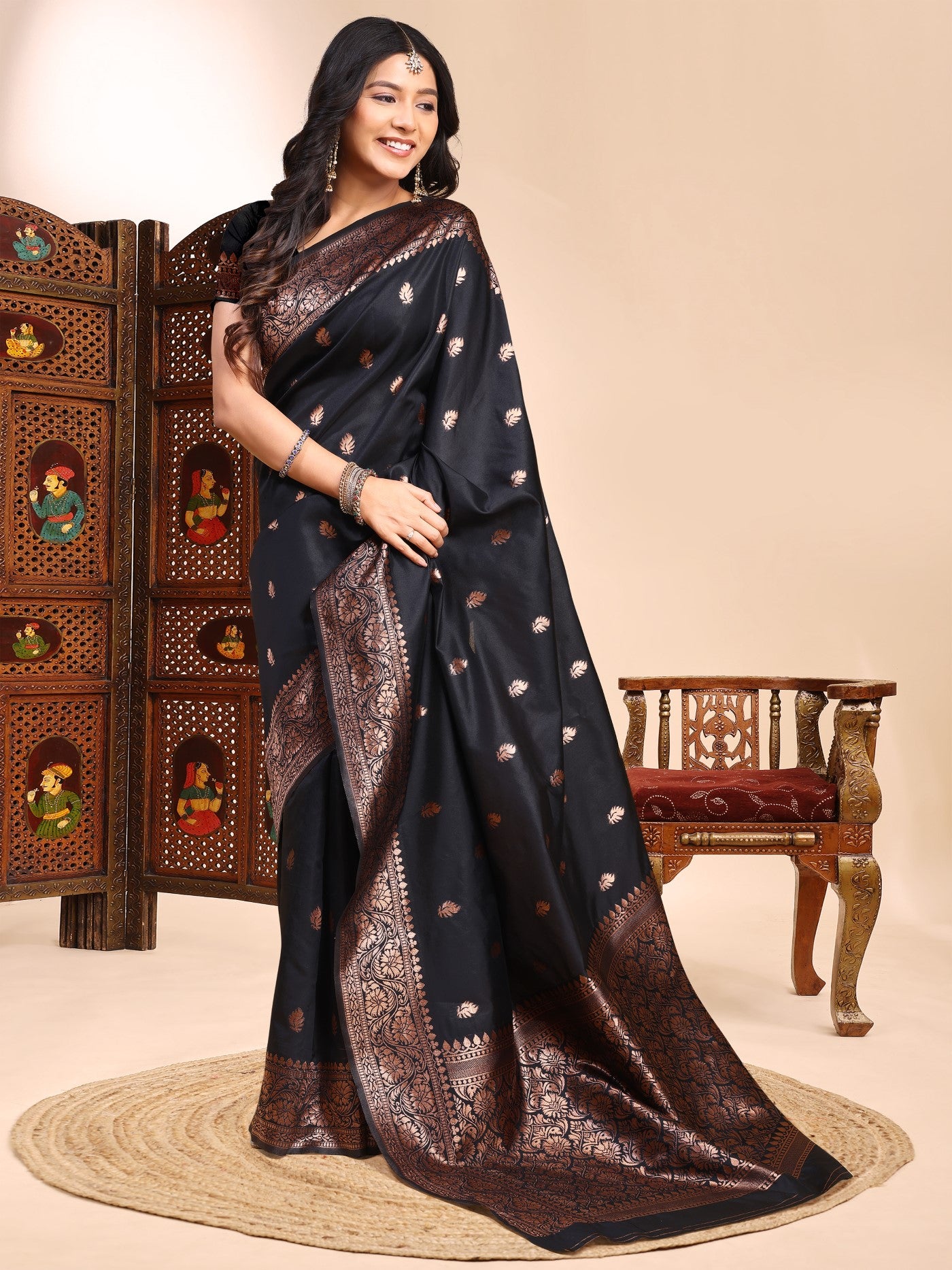 Black Lichi Silk Saree With Traditional Weaving
