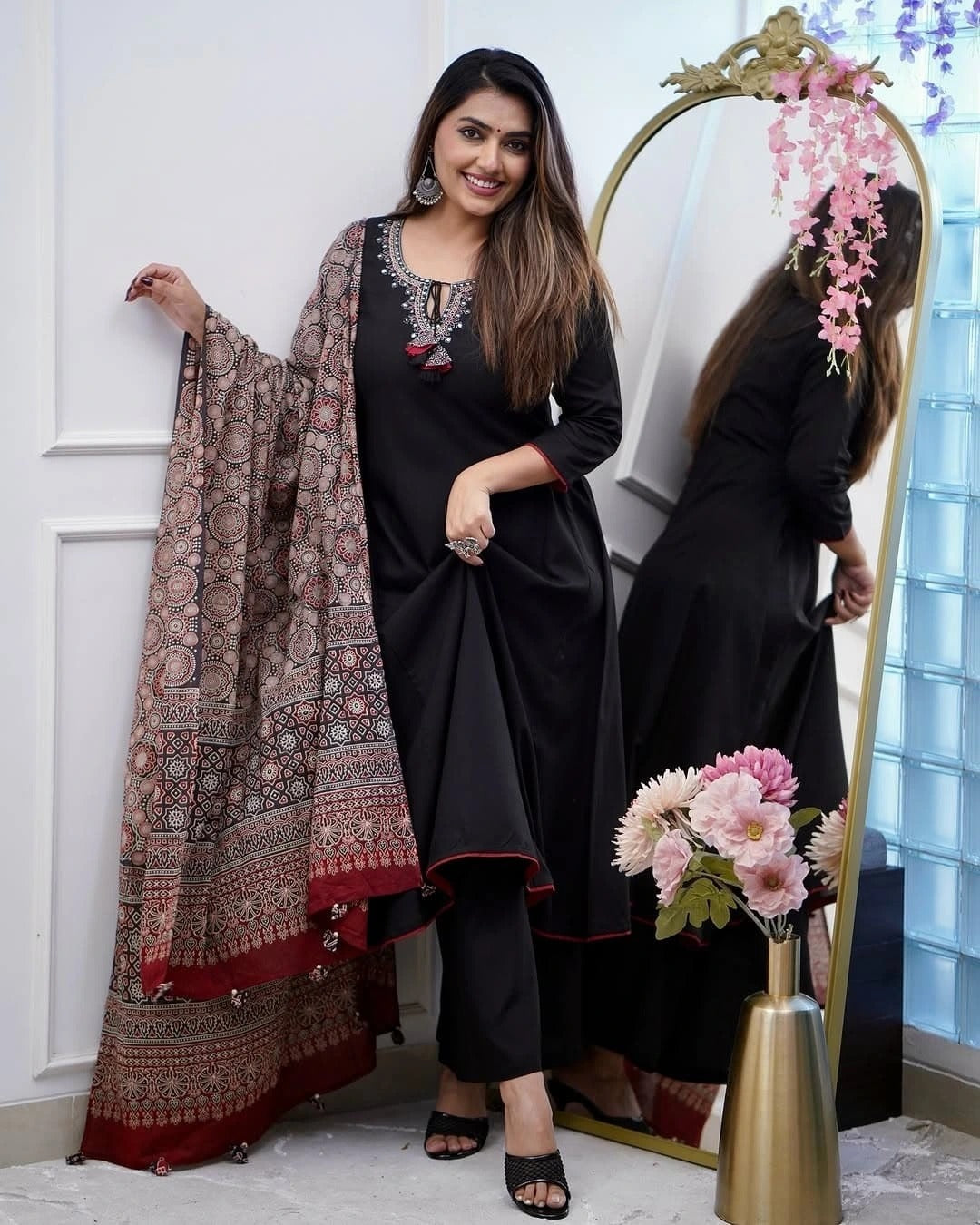 Black Viscose Kurta Pant Set With Embroidery Work
