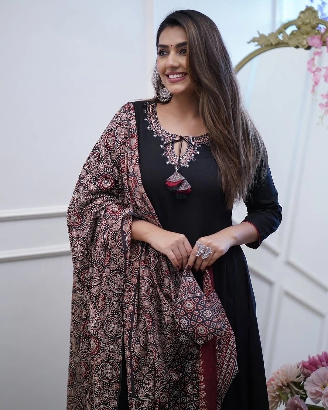 Black Viscose Kurta Pant Set With Embroidery Work