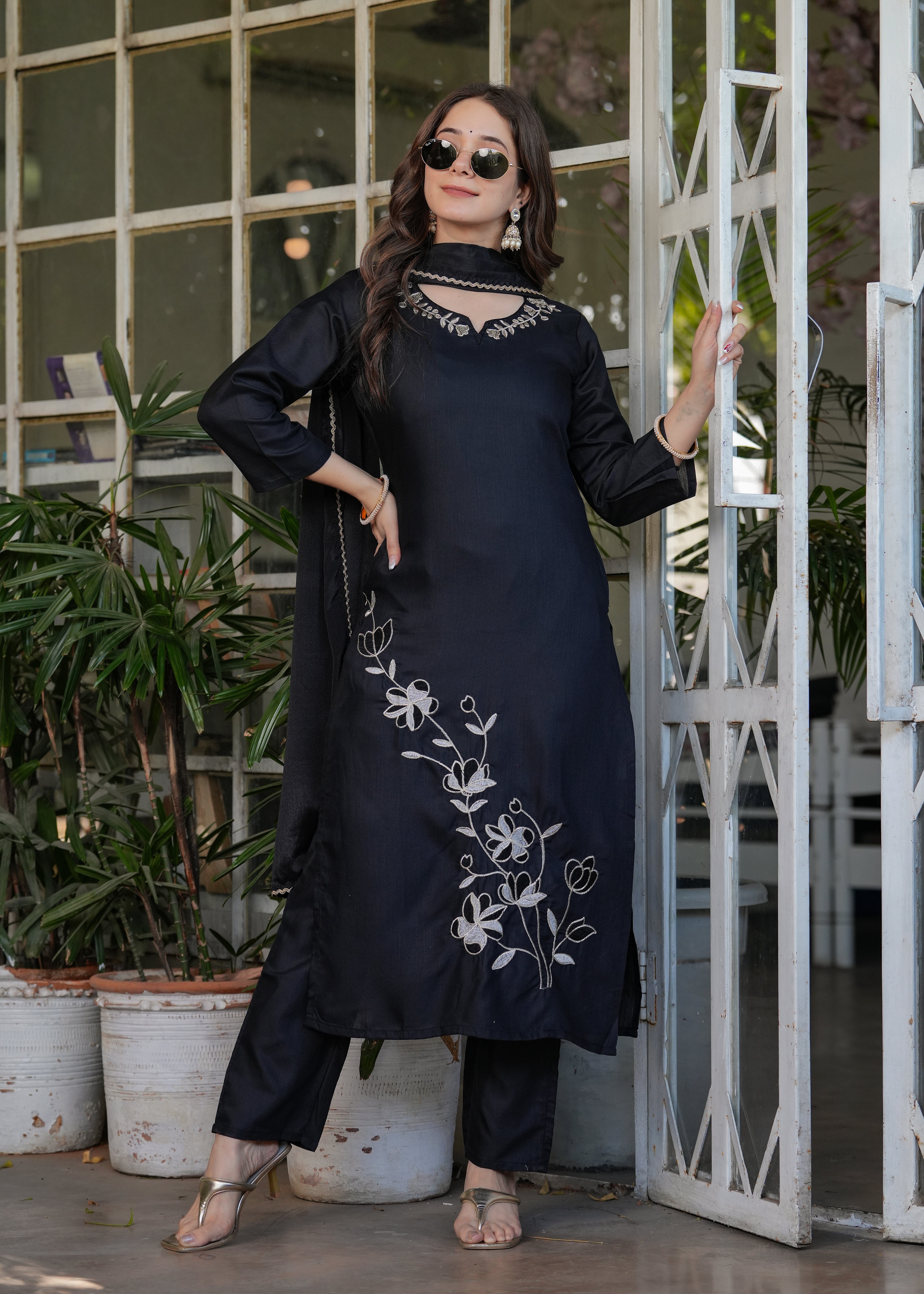 Black Viscose Rayon Elegant Kurta Pant Set With Thread Work