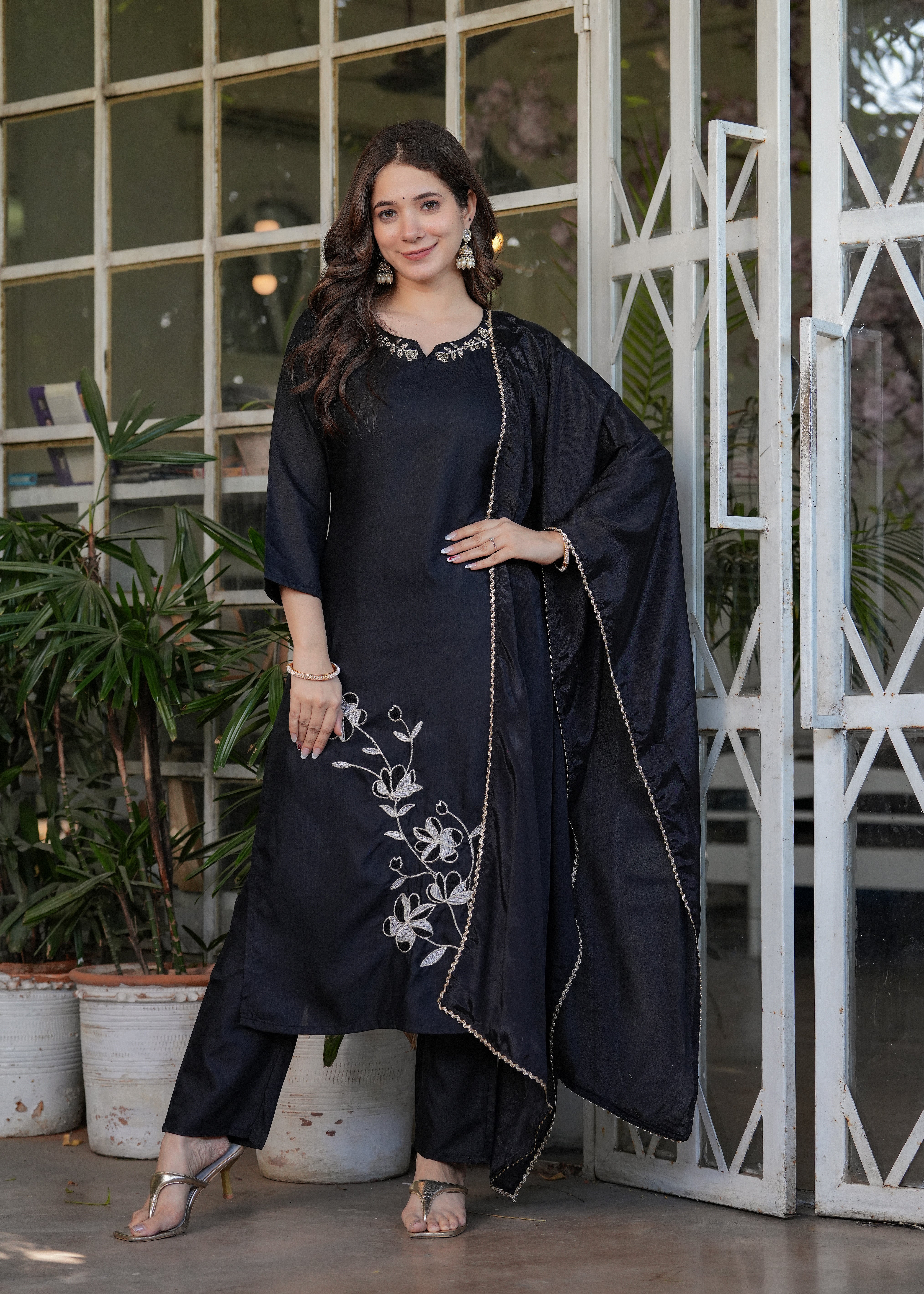 Black Viscose Rayon Elegant Kurta Pant Set With Thread Work