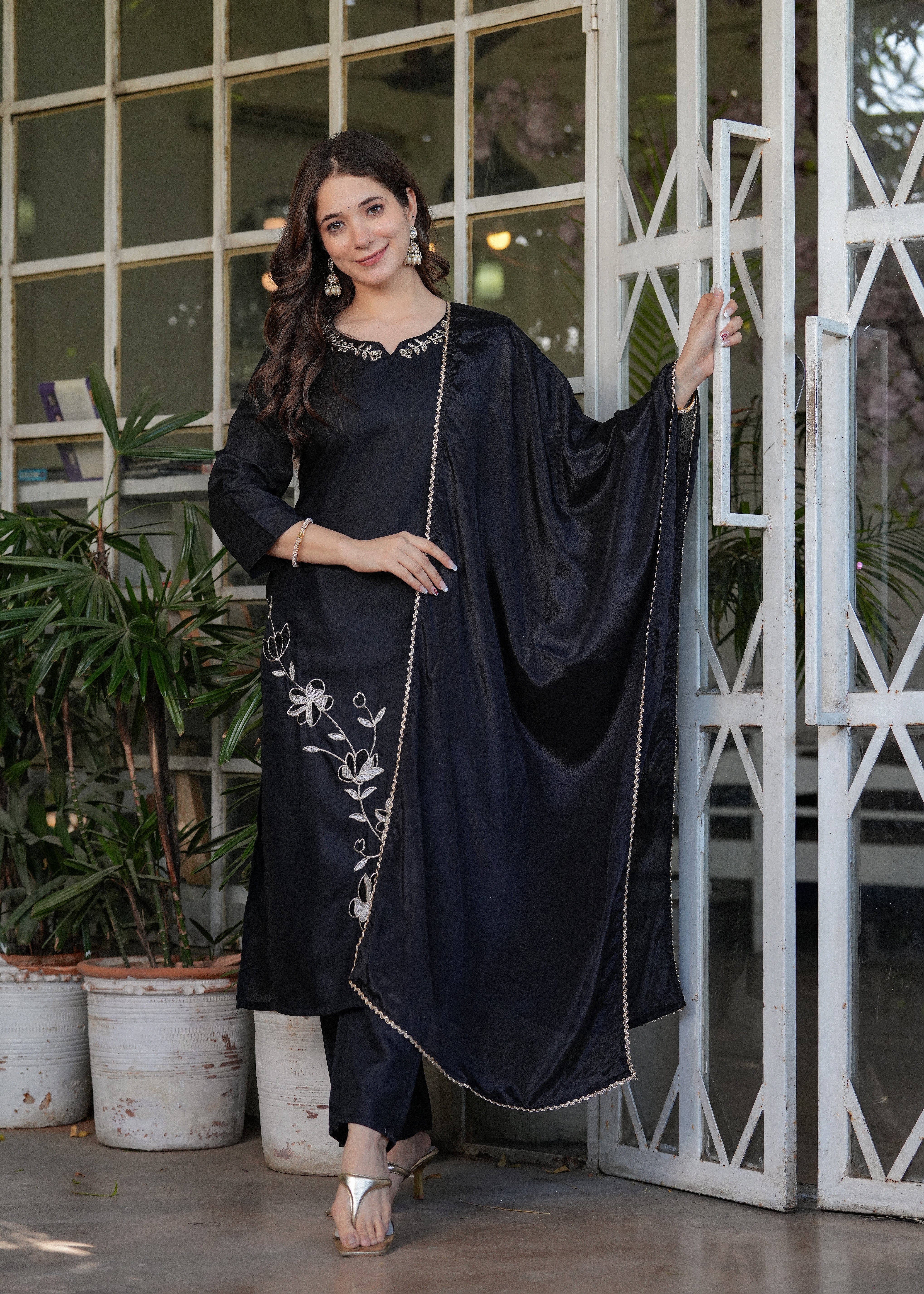 Black Viscose Rayon Elegant Kurta Pant Set With Thread Work