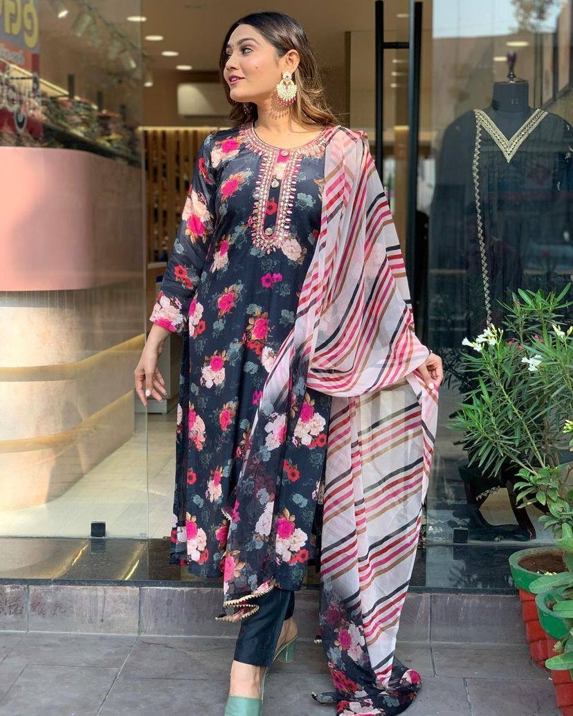 Black Viscose Silk Kurta Pant Set With Embroidery Work