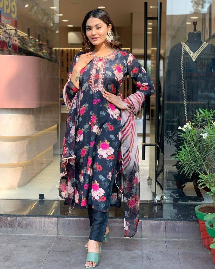 Black Viscose Silk Kurta Pant Set With Embroidery Work