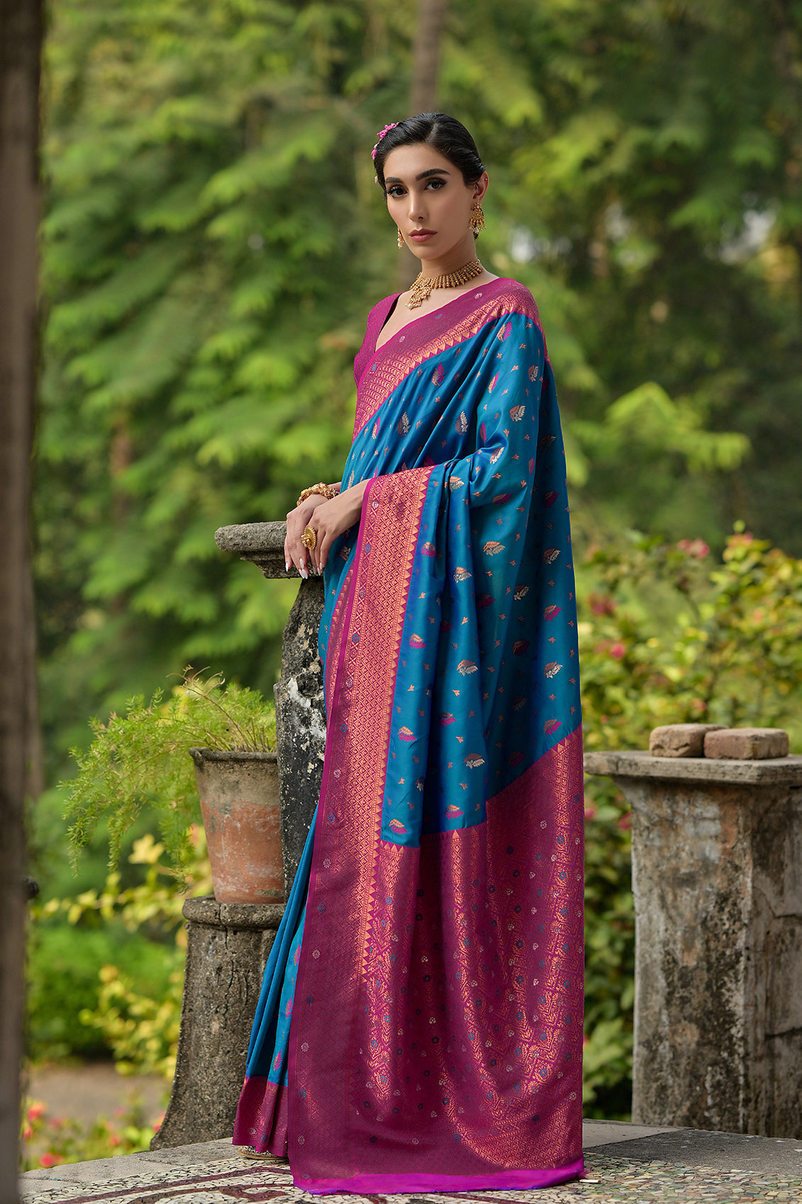 Blue Banarasi Silk Saree with Leaf Design and Contrast Pallu