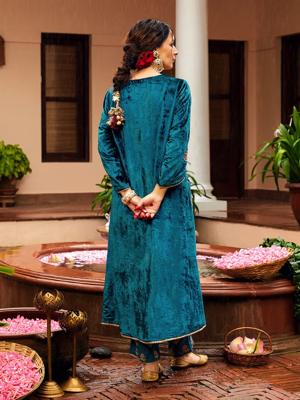 Blue Velvet Kurta Pant Set With Heavy Thread Embroidery Work