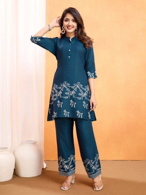 Blue Vicose Rayon Kurta Pant With Thread Embroidery Work