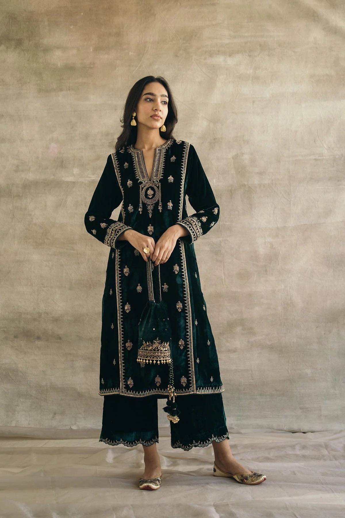 Bottle Green Velvet Kurta Pant Set With Heavy Thread Embroidery Work