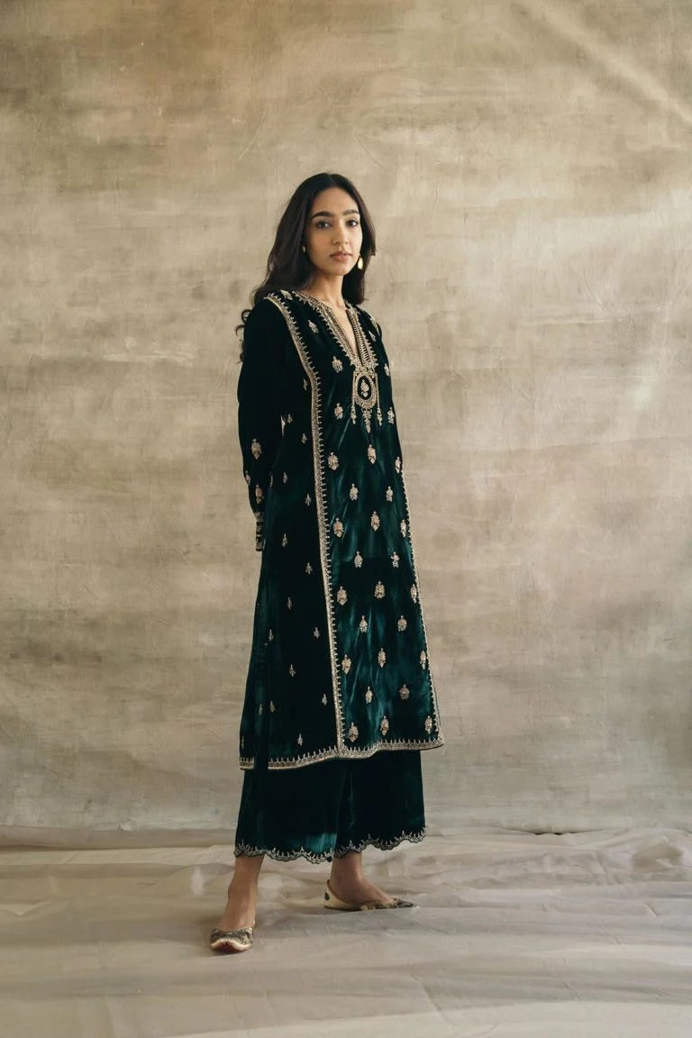 Bottle Green Velvet Kurta Pant Set With Heavy Thread Embroidery Work