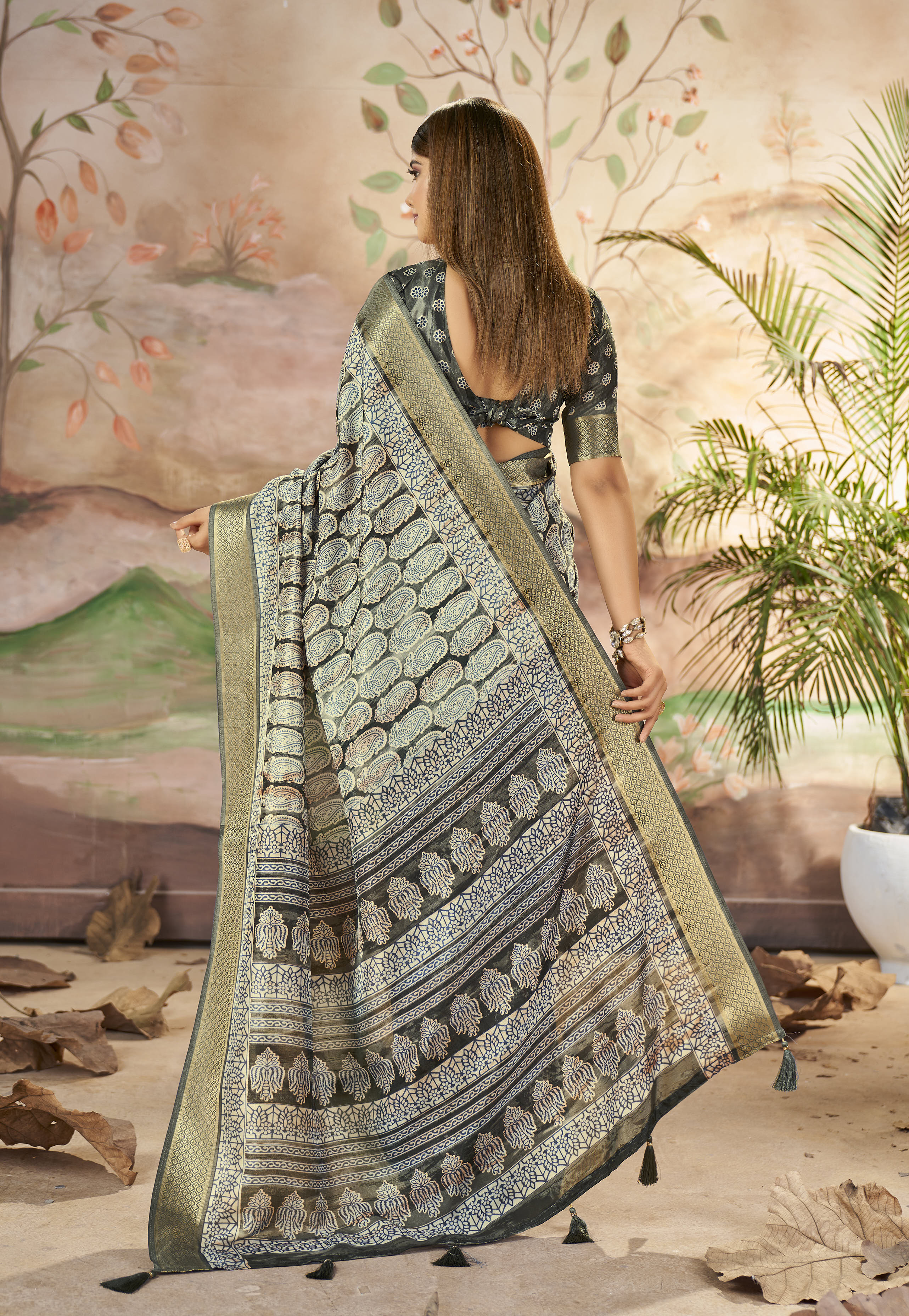 Carbon Grey Beautiful Dolla Silk Woven Border Designer With Printed Saree