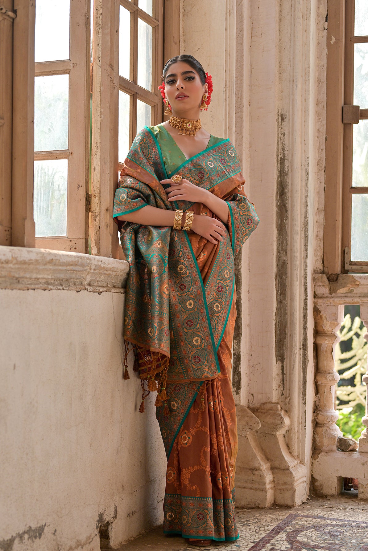 Coffee Banarasi Silk Saree with Floral Jal and Contrast Pallu