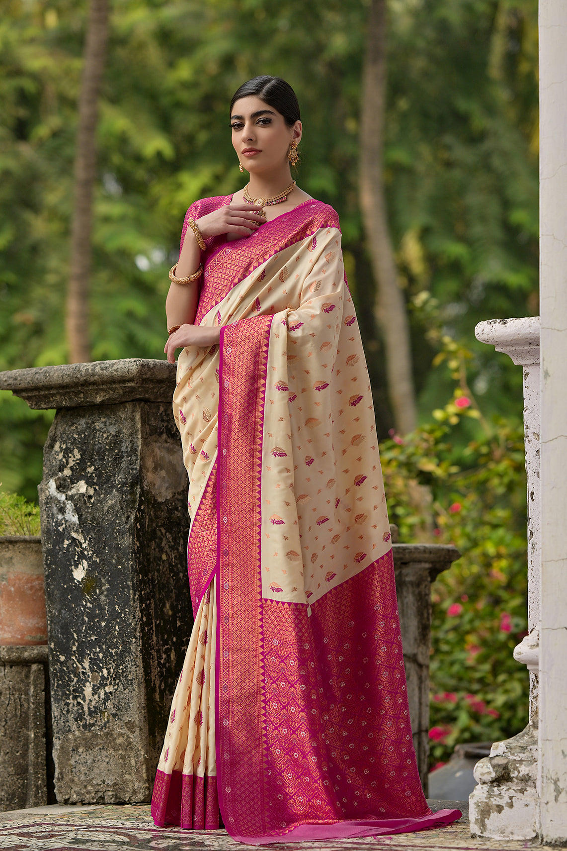 Cream Banarasi Silk Saree with Leaf Design and Contrast Pallu