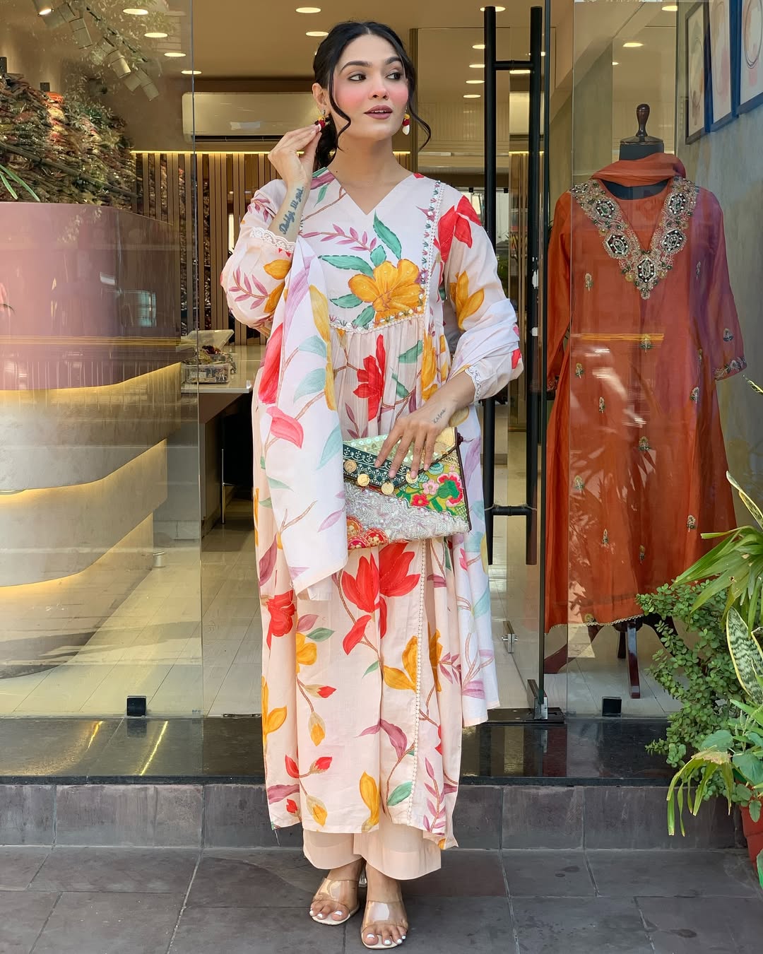 Cream Cotton Kurta Pant Set With Print With Thread Embroidery Work