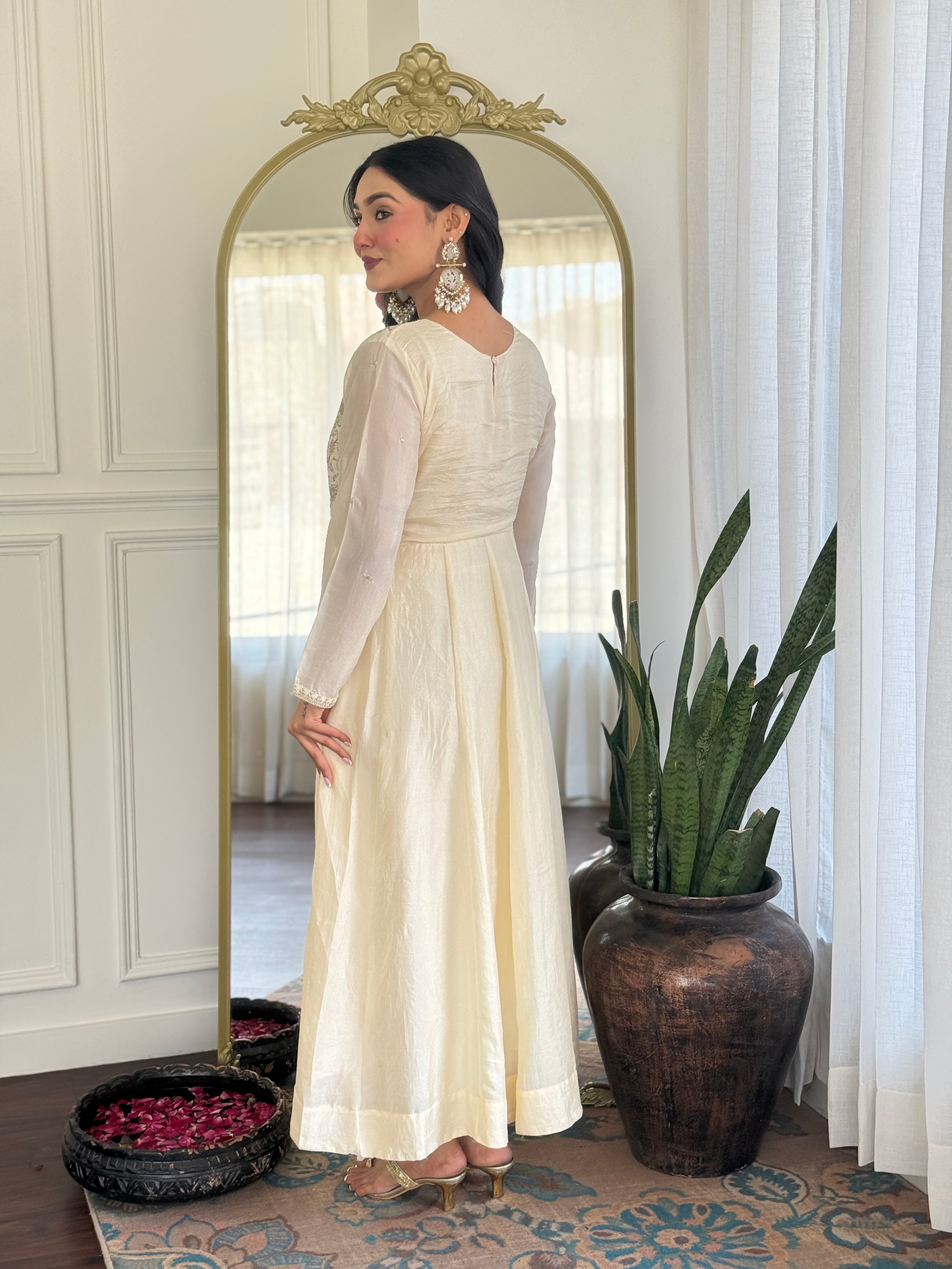 Cream Kurta Pant Set With Heavy Thread Embroidery Sequins Work