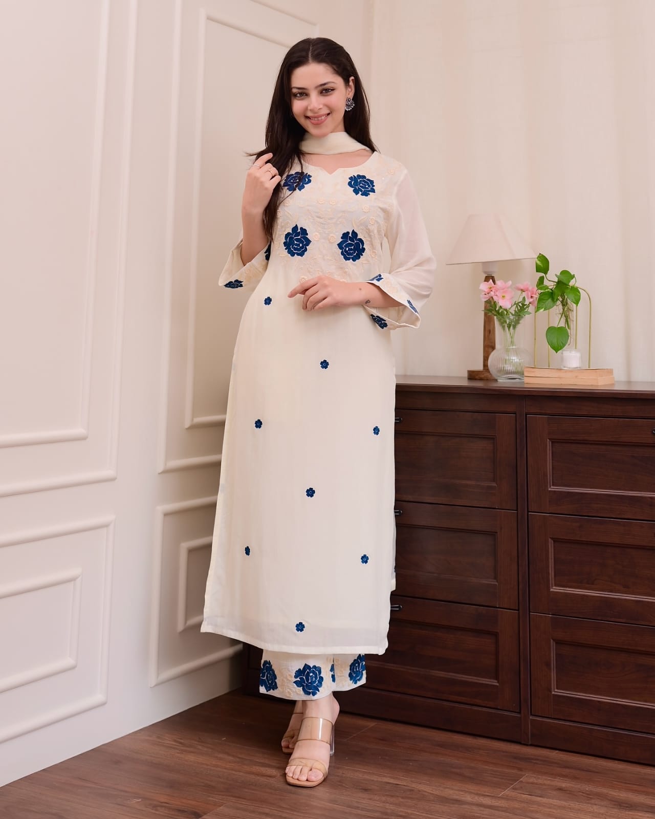 Cream Rayon Slub Kurta Pant Set With Heavy Thread Embroidery Work