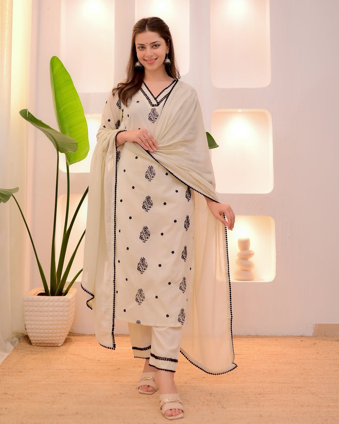 Cream Rayon Slub Kurta Pant Set With Heavy Thread Embroidery Work