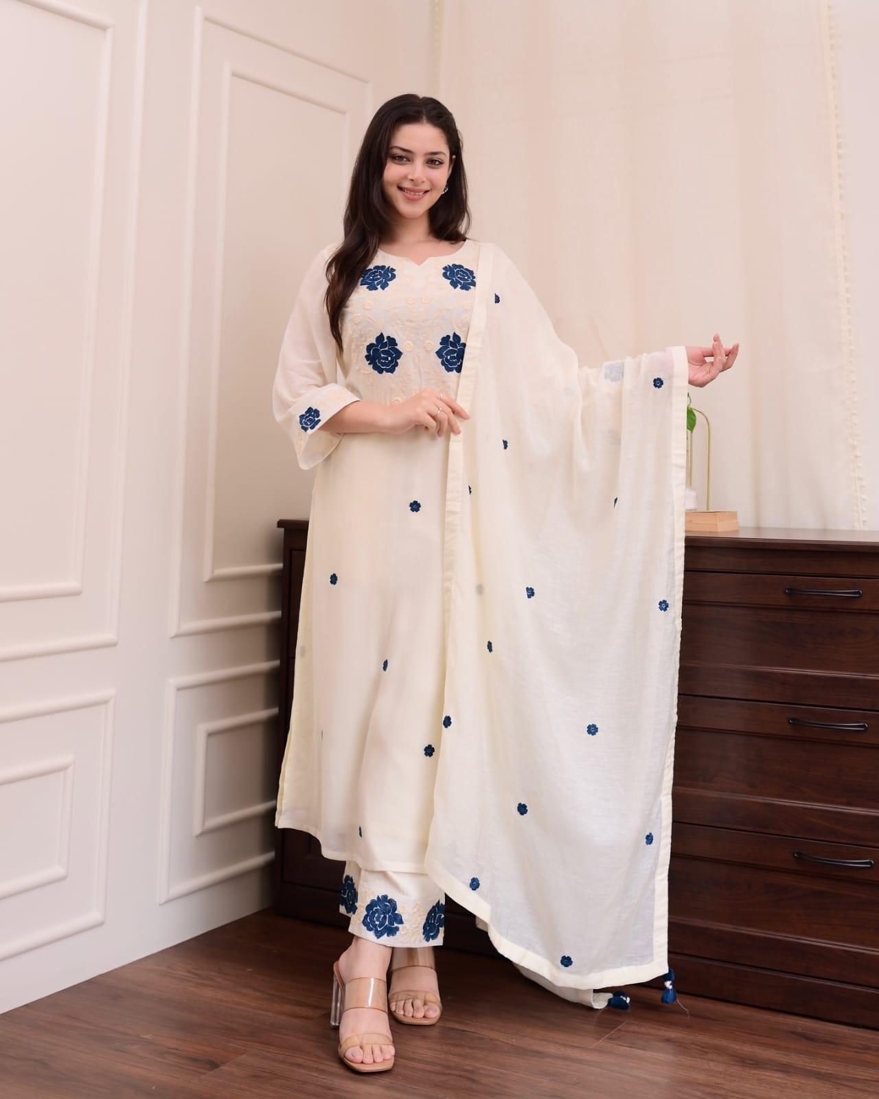 Cream Rayon Slub Kurta Pant Set With Heavy Thread Embroidery Work