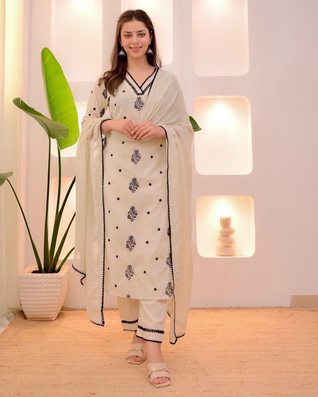 Cream Rayon Slub Kurta Pant Set With Heavy Thread Embroidery Work