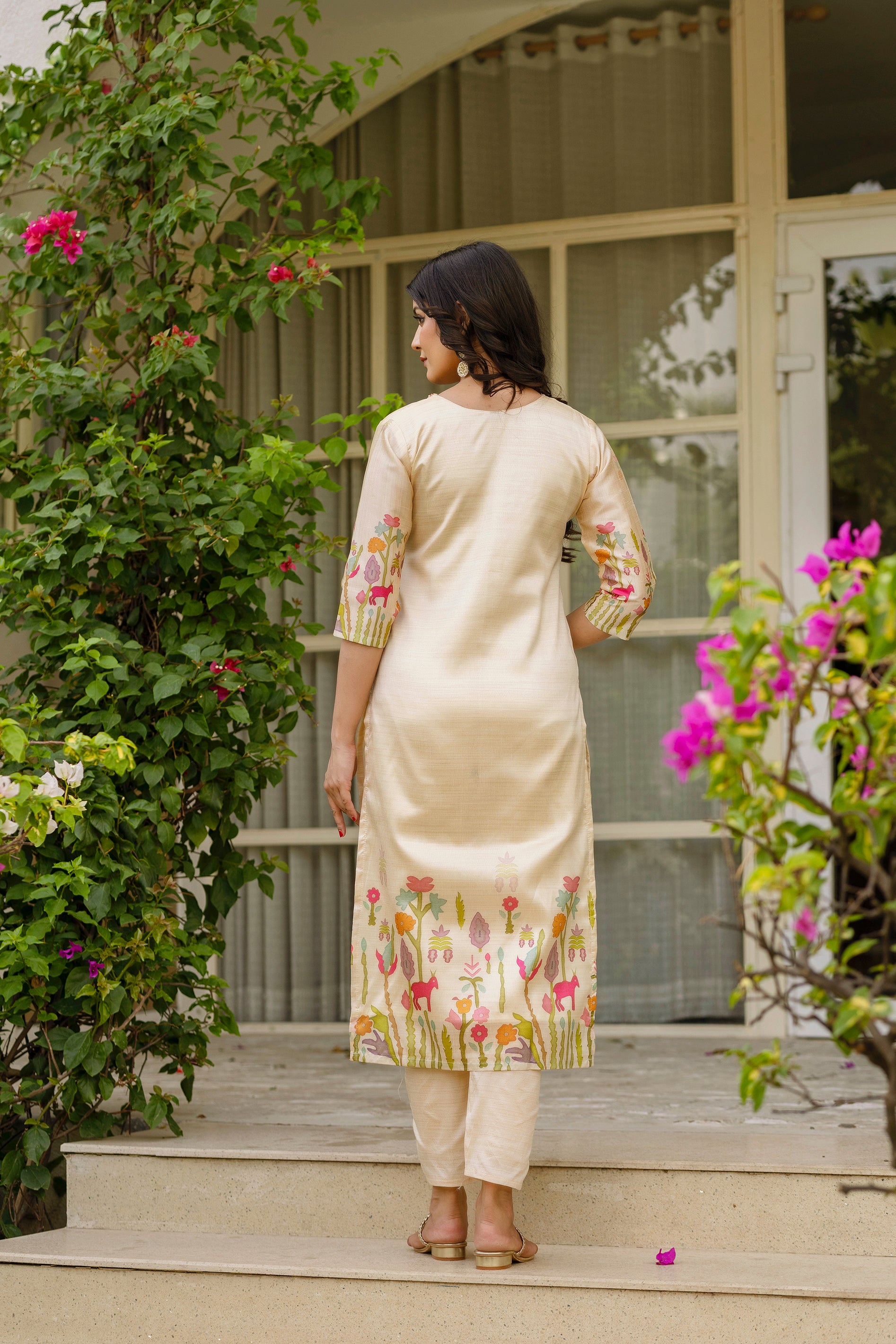Cream Viscose Silk Kurta Pant Set With Thread Embroidered With Print & Beads Work