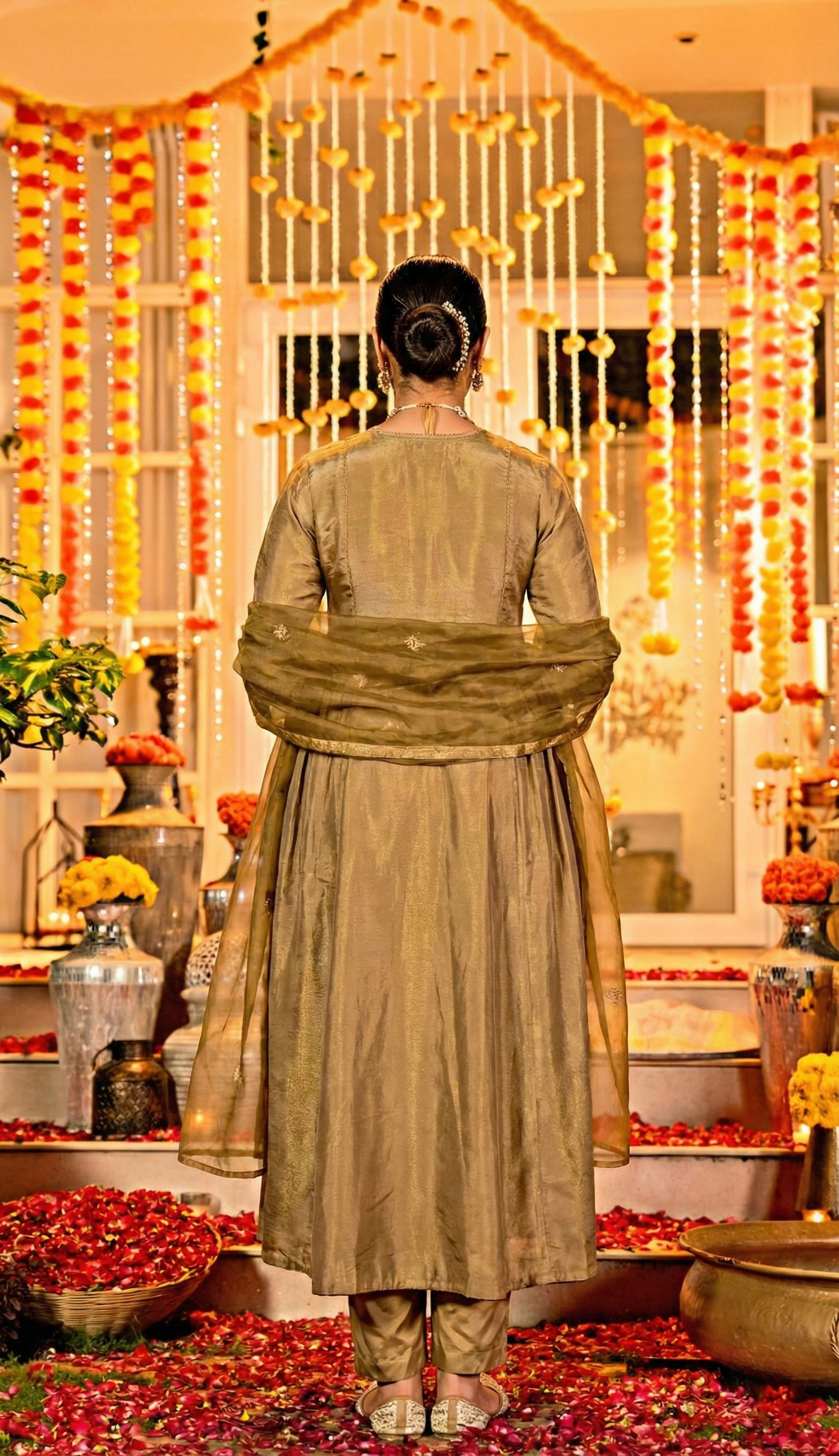 Gold Simmer Chanderi Kurta Pant Set With Heavy Thread Embroidery Work