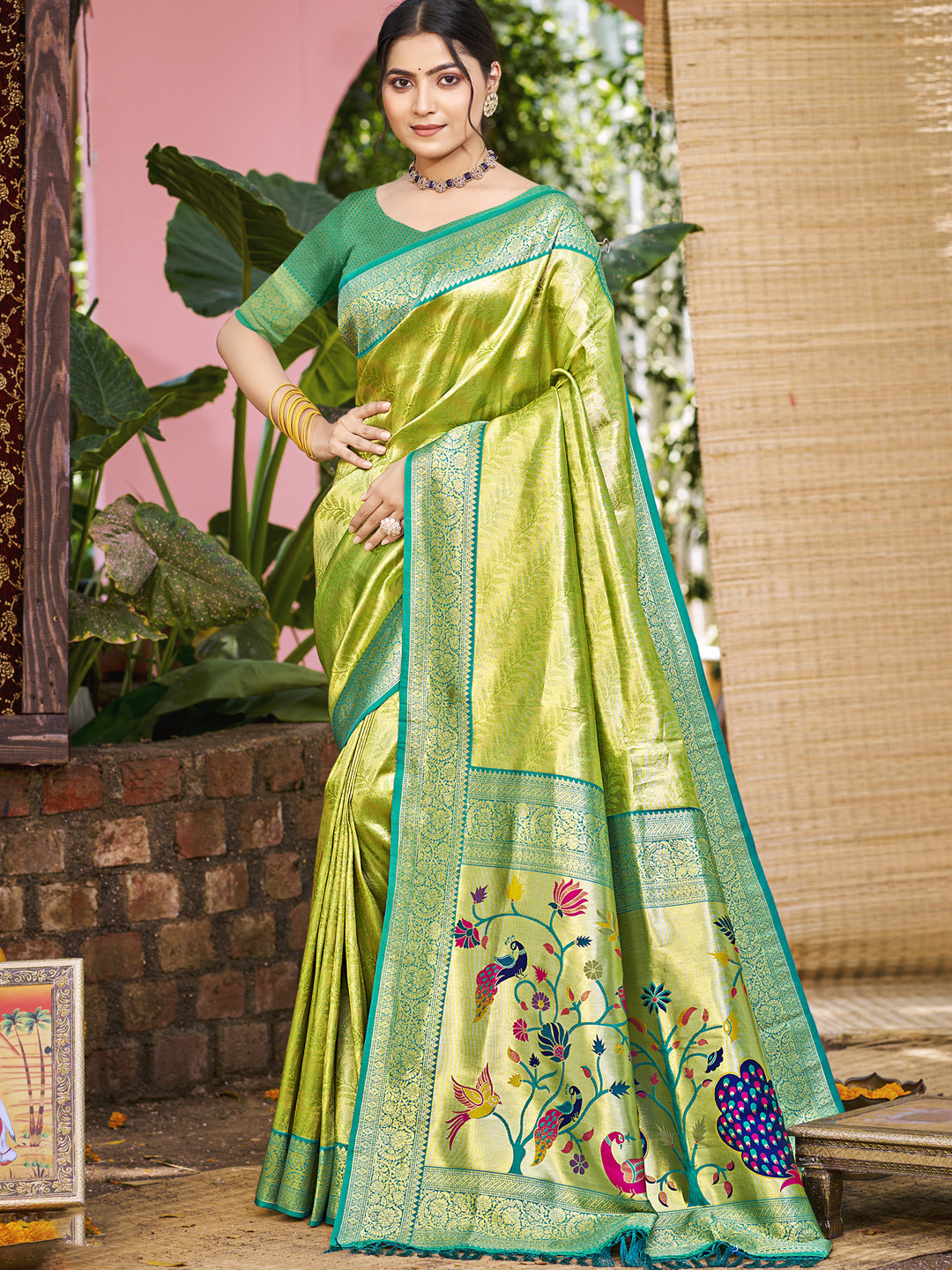 Green Kanjivaram Silk Saree With Elegant Flow and Traditional Feel