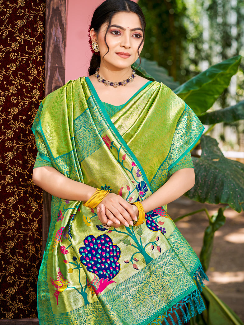 Green Kanjivaram Silk Saree With Elegant Flow and Traditional Feel