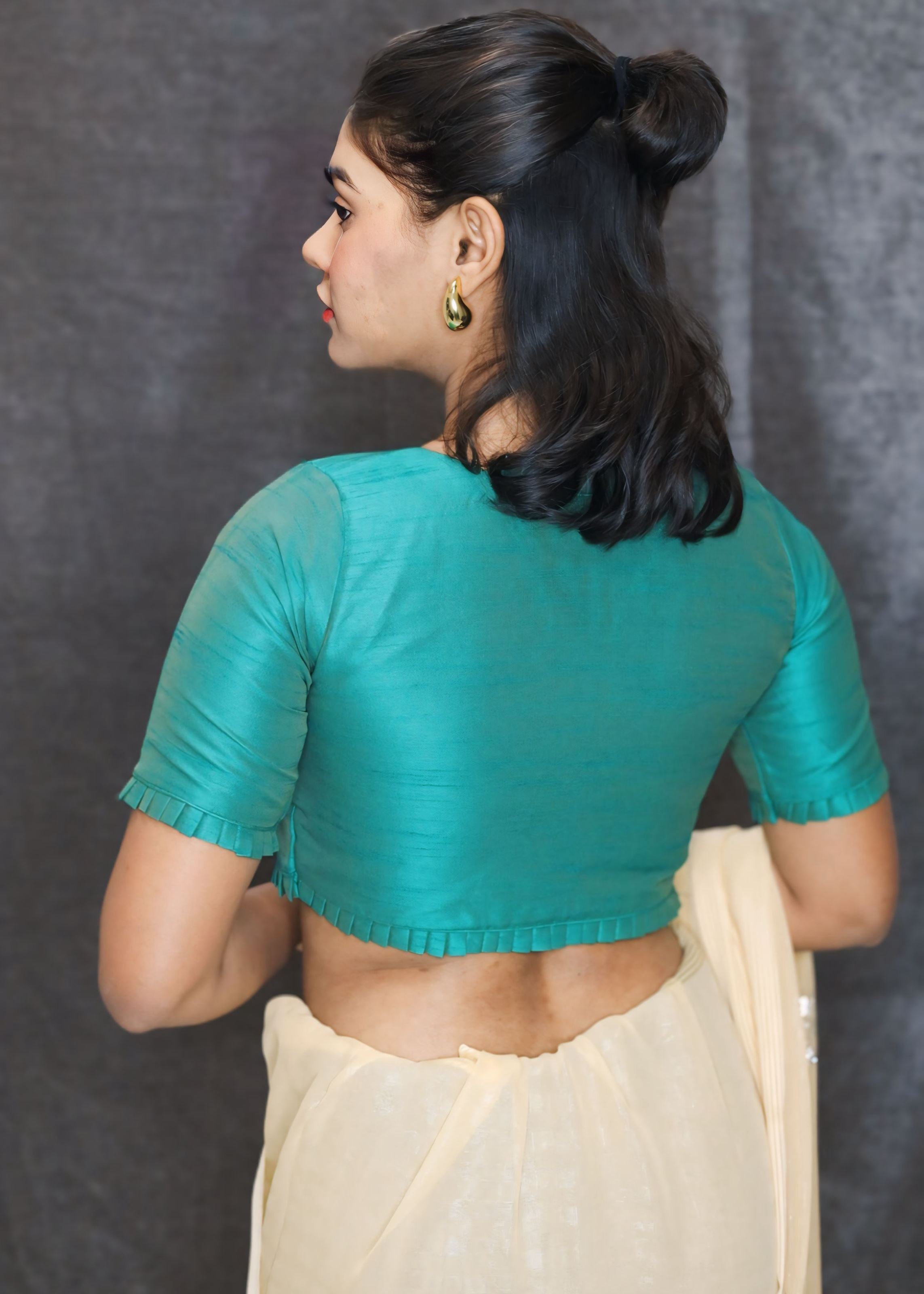 Green Silk Blouse In A Scalloped Neckline With A Tie-Up Tassel Dori