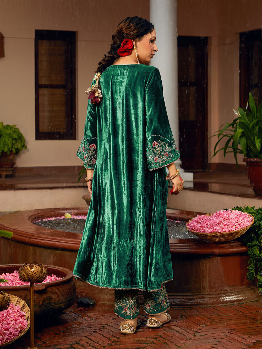 Green Velvet Kurta Pant Set With Heavy Thread Embroidery Work