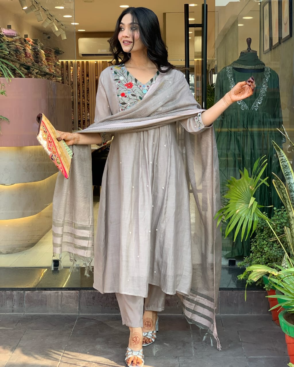 Grey Chinon Viscose Kurta Pant with Heavy Thread Embroidery Work