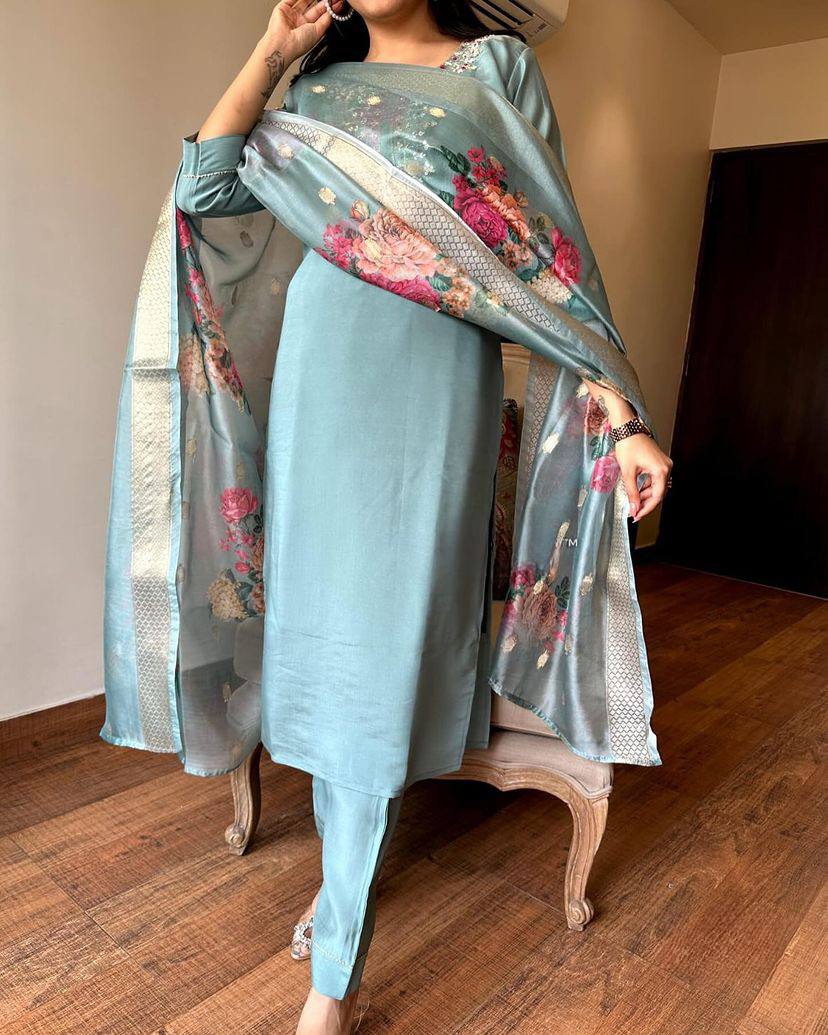 Grey Kurta Pant Set with Thread Embroidery Work With Printed Dupatta