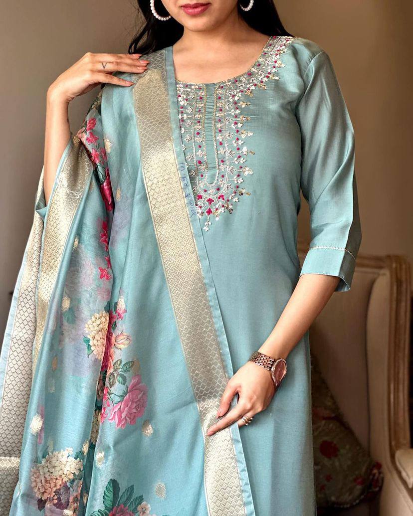 Grey Kurta Pant Set with Thread Embroidery Work With Printed Dupatta