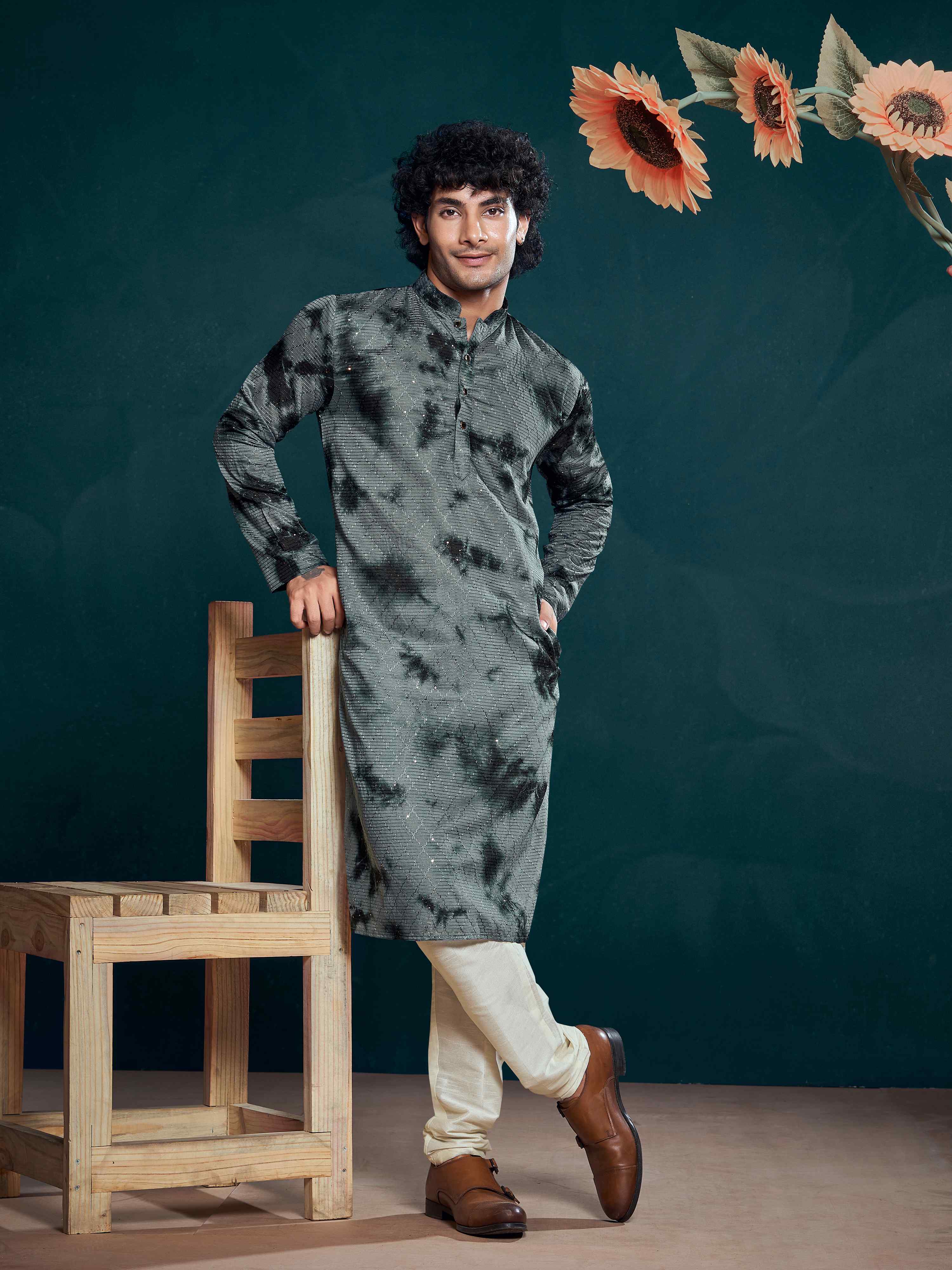 Grey Kurta Payjama with Sequins Embroidery – Sleek Ethnic Ensemble