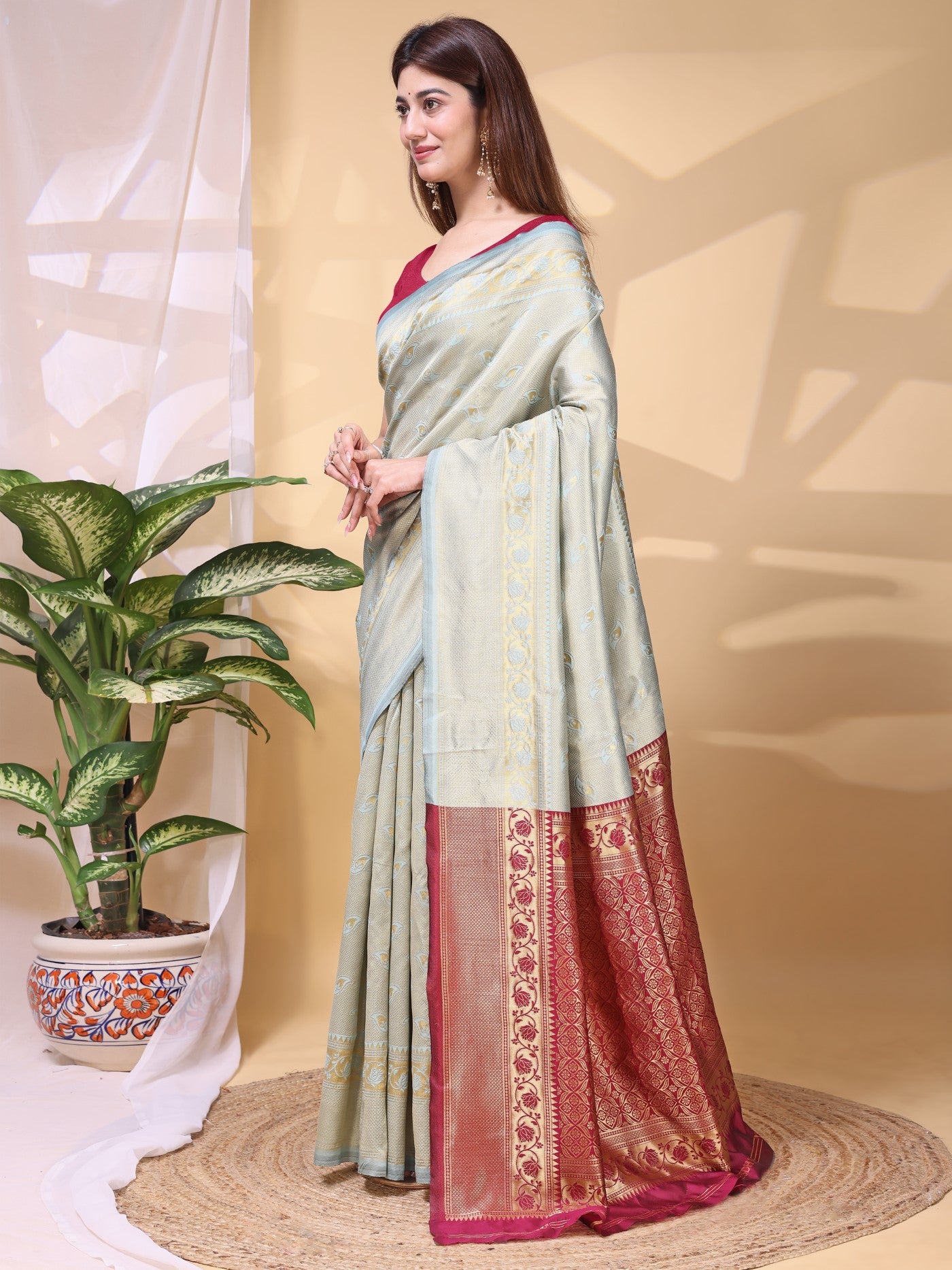 Grey Lichi Silk Saree With Elegant Weaving
