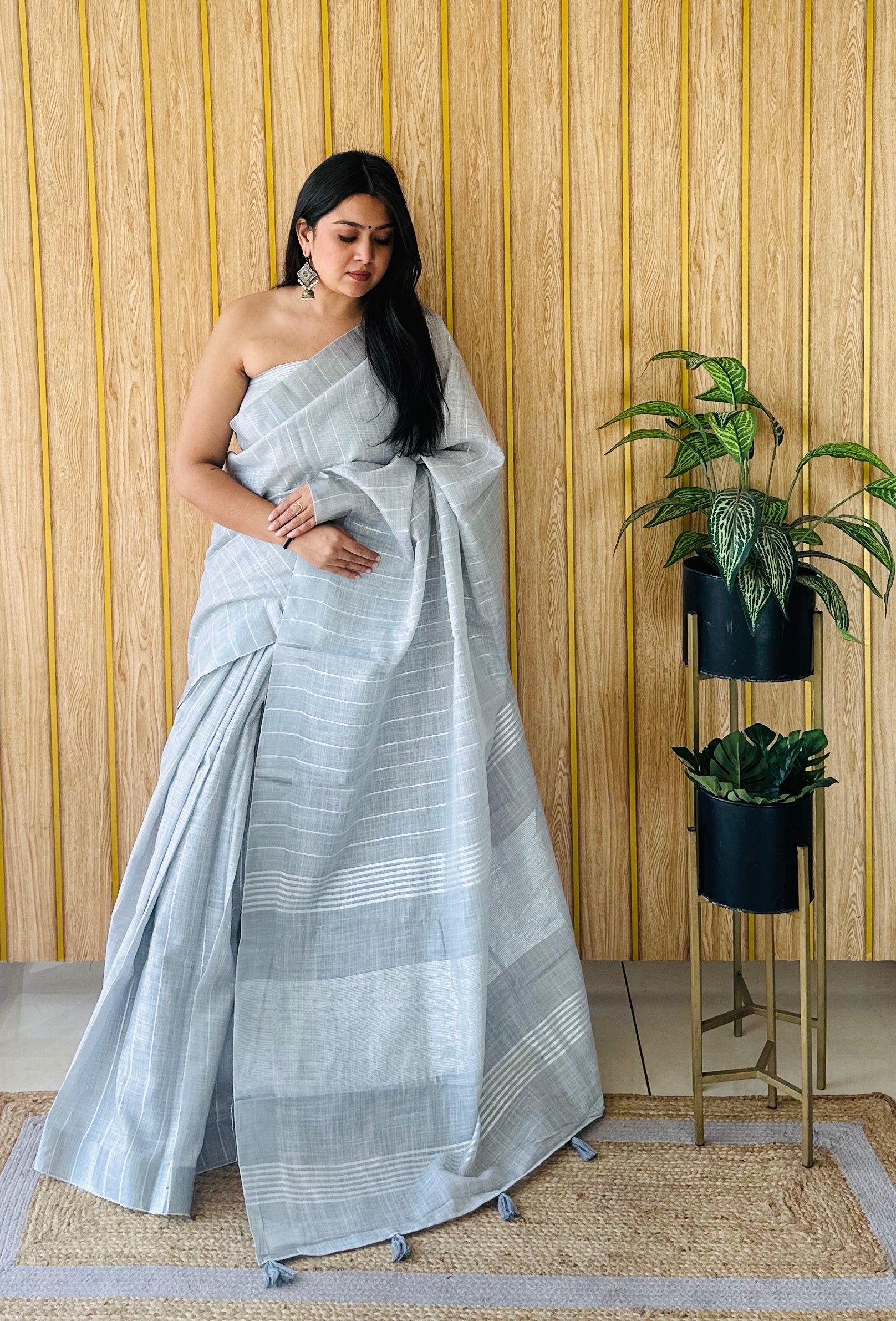 Grey Linen Partywear Woven Saree For Sophisticated Rich Looks