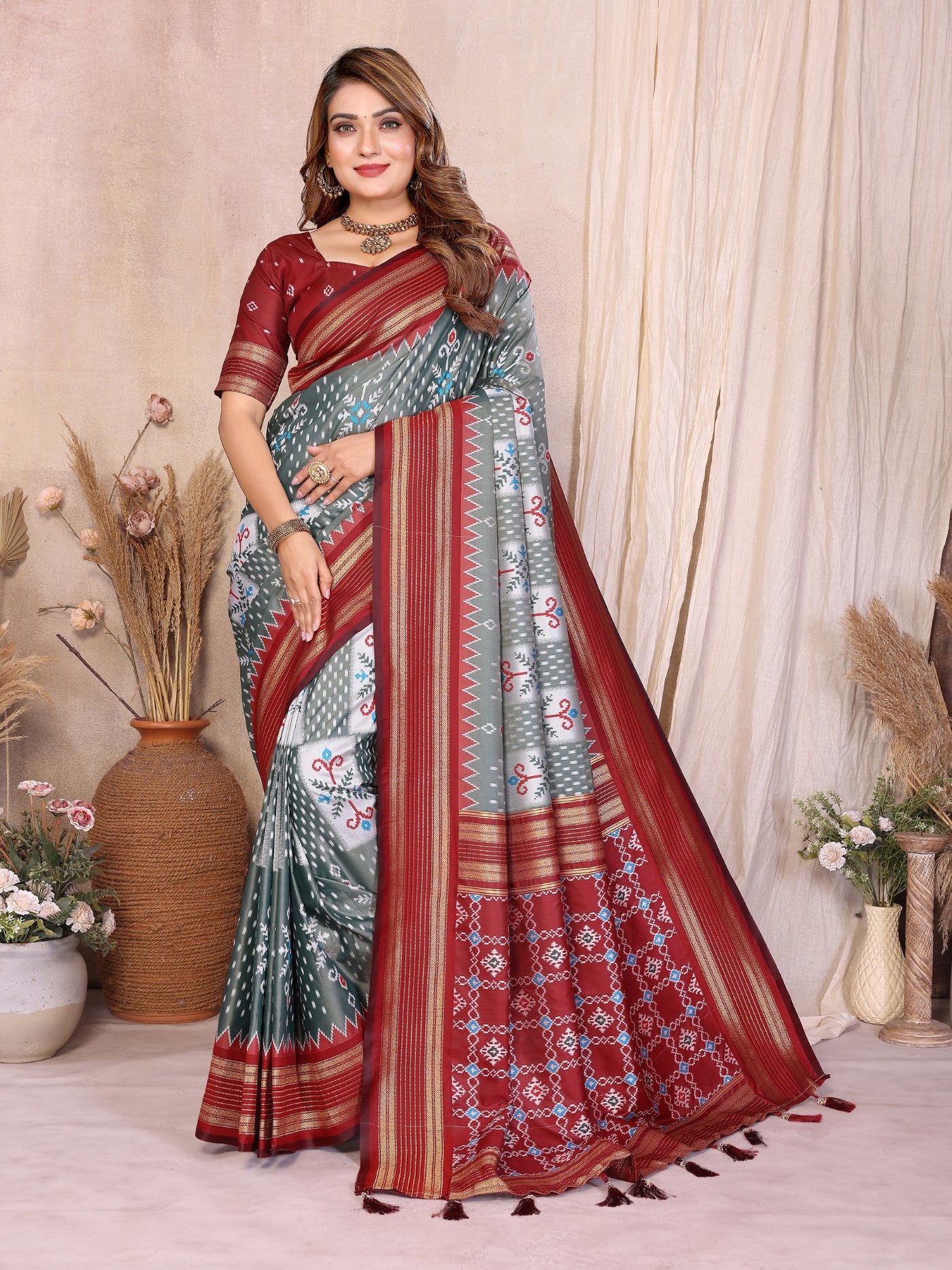 Grey Soft Silk Saree With Traditional Weaving