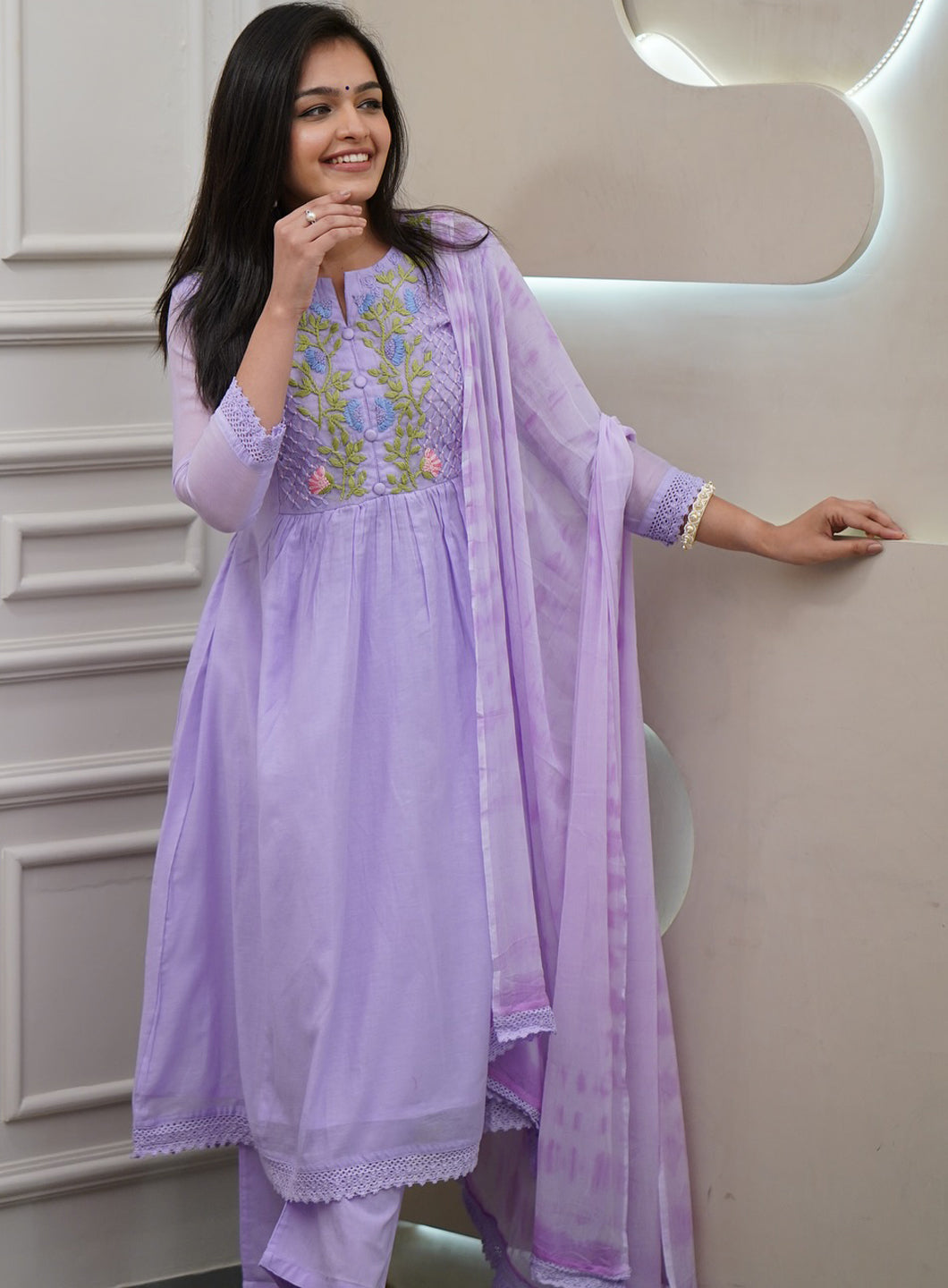 Lavender Kurta Pant Set With Heavy Thread Embroidery Work