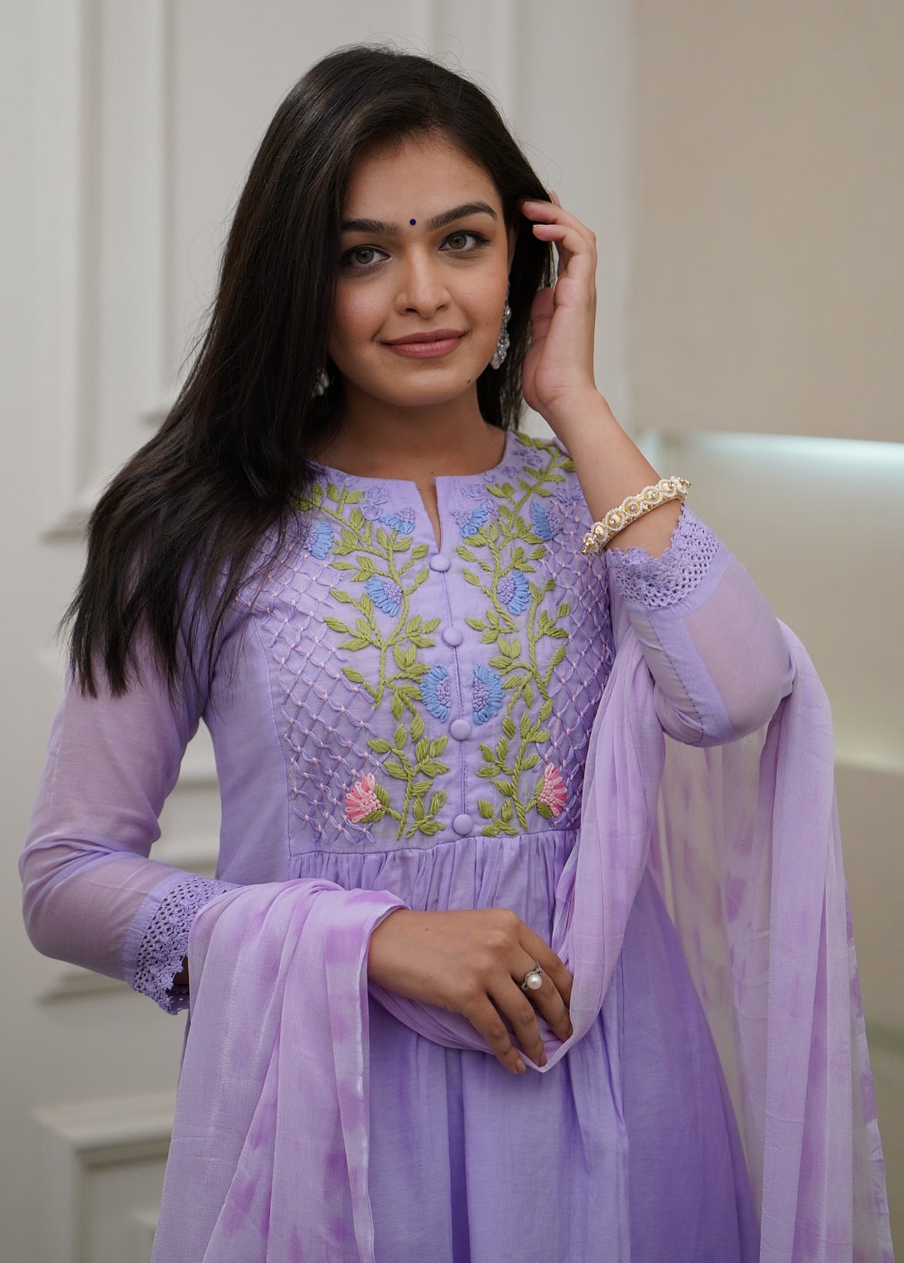 Lavender Kurta Pant Set With Heavy Thread Embroidery Work